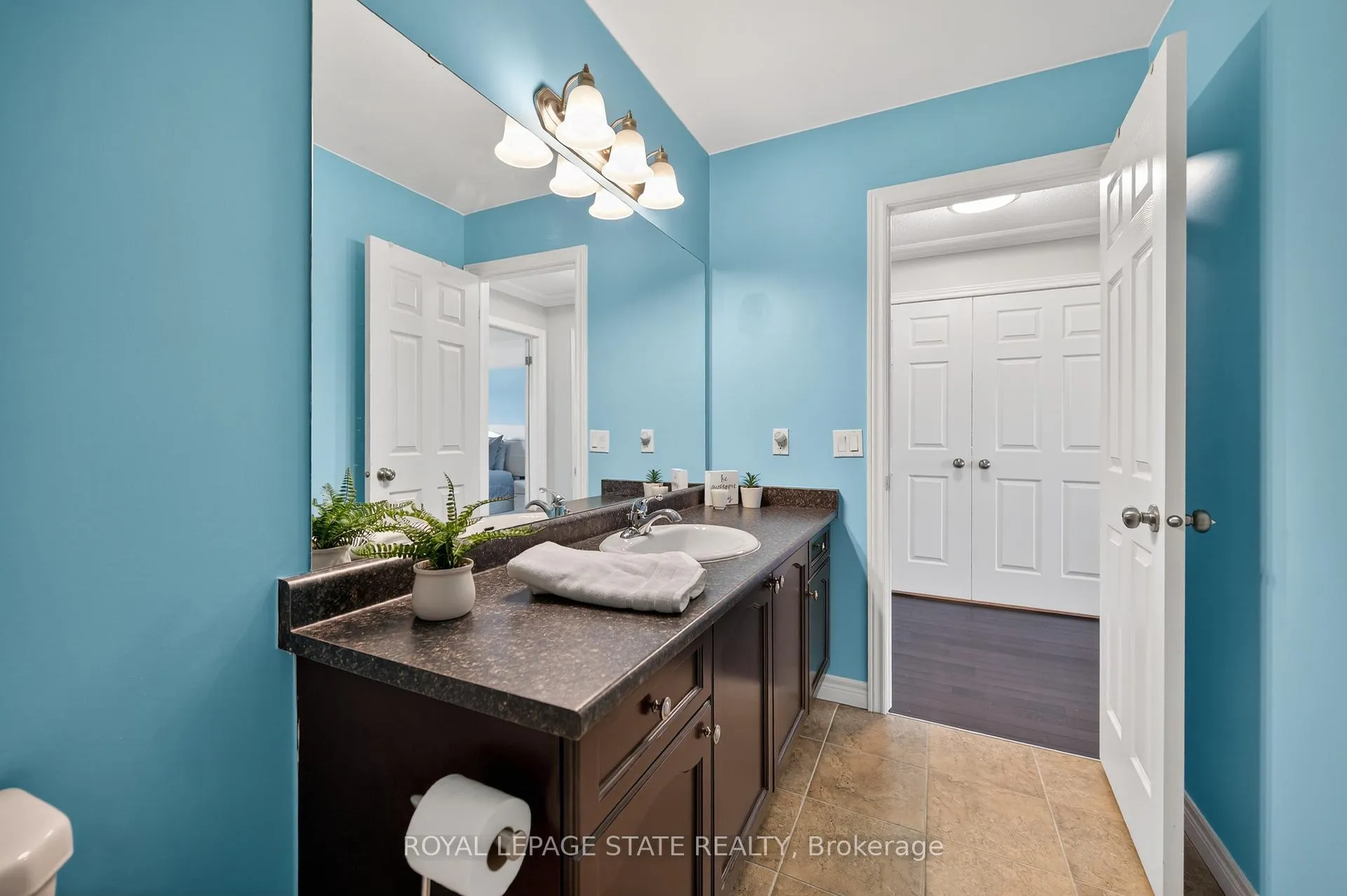 Photo 34 of 300 Pinehill Drive, Hamilton, Stoney Creek — HOMEH