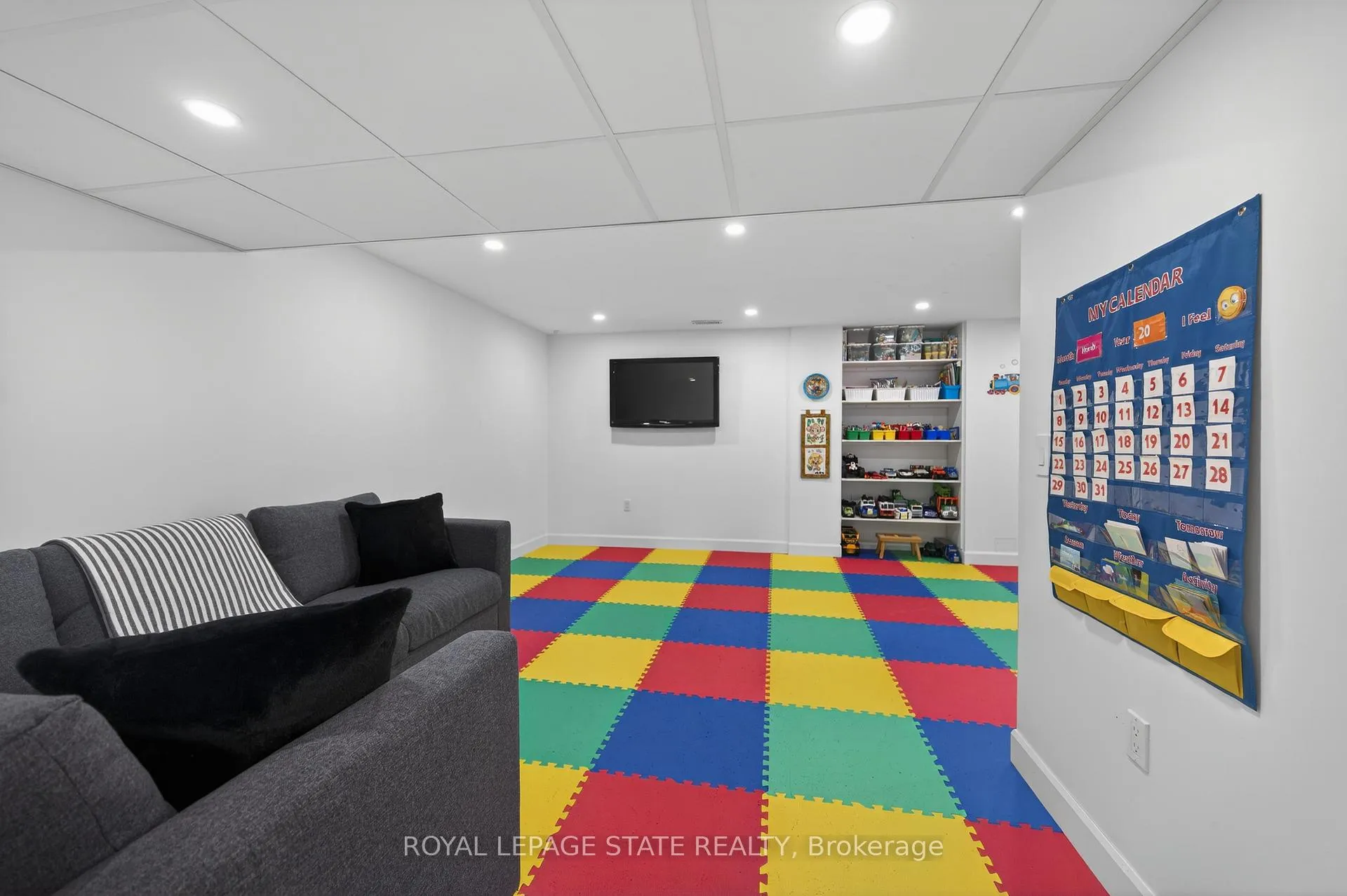 Photo 38 of 300 Pinehill Drive, Hamilton, Stoney Creek — HOMEH