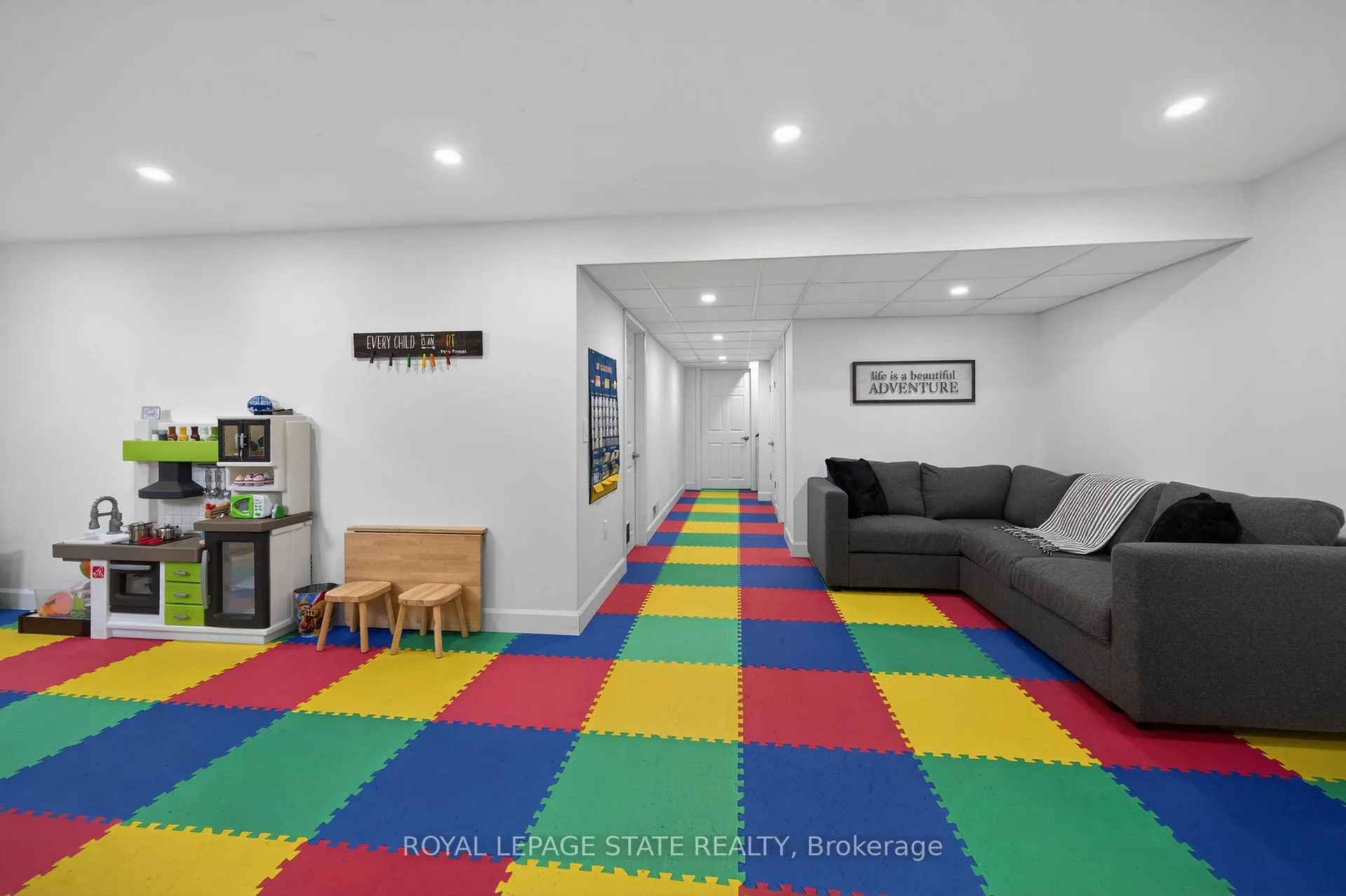 Photo 42 of 300 Pinehill Drive, Hamilton, Stoney Creek — HOMEH