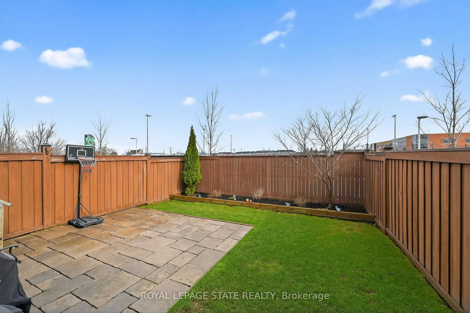 Photo 45 of 300 Pinehill Drive, Hamilton, Stoney Creek — HOMEH