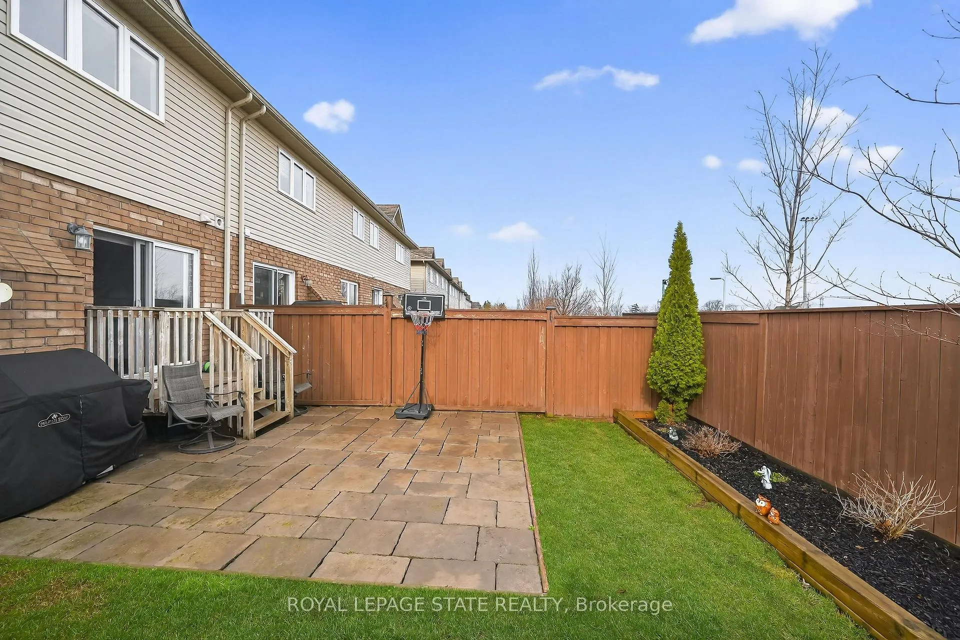 Photo 46 of 300 Pinehill Drive, Hamilton, Stoney Creek — HOMEH