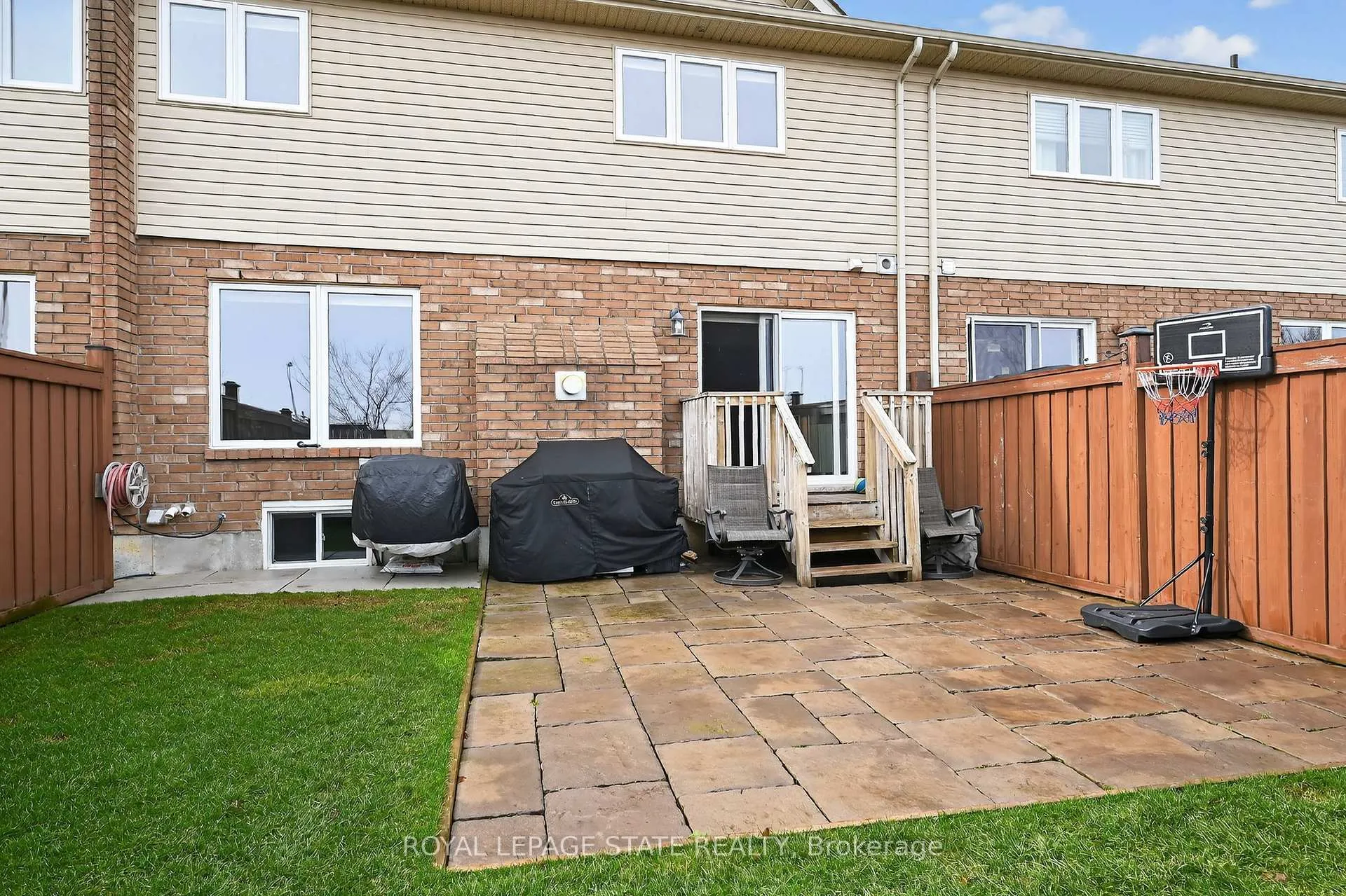 Photo 47 of 300 Pinehill Drive, Hamilton, Stoney Creek — HOMEH