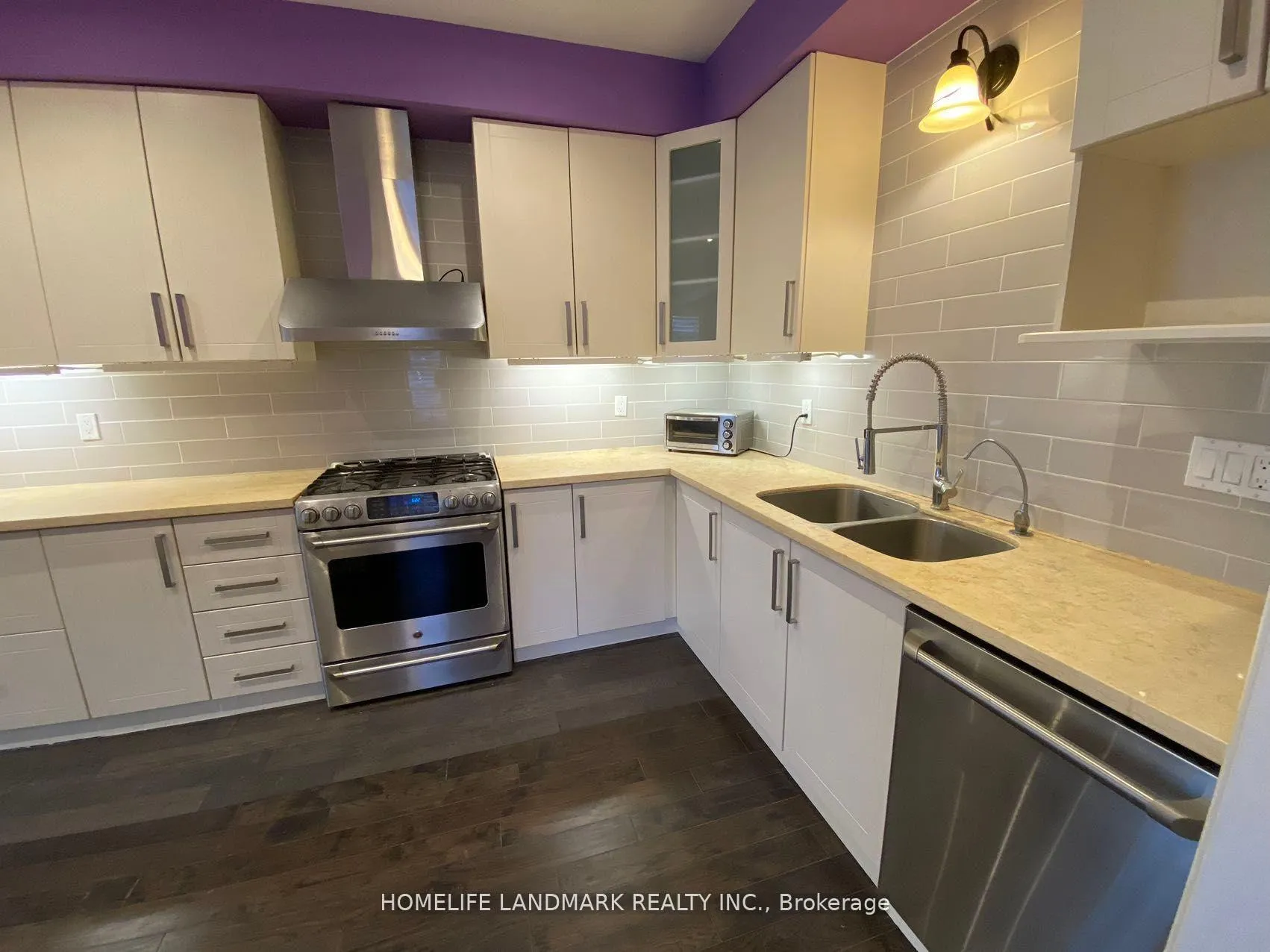 Photo 3 of 89 Peninsula Crescent, Richmond Hill, Rouge Woods — HOMEH