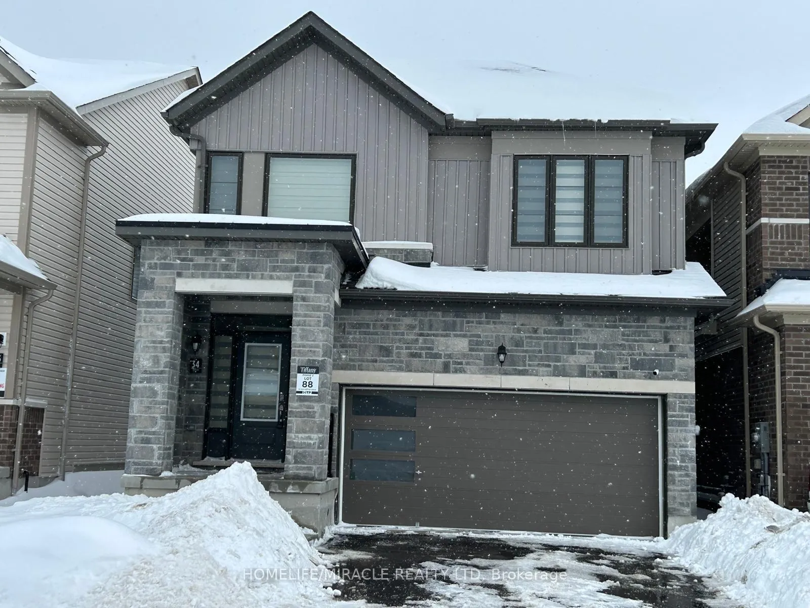 Photo 1 of 34 Rochester Drive, Barrie, Rural Barrie Southeast — HOMEH