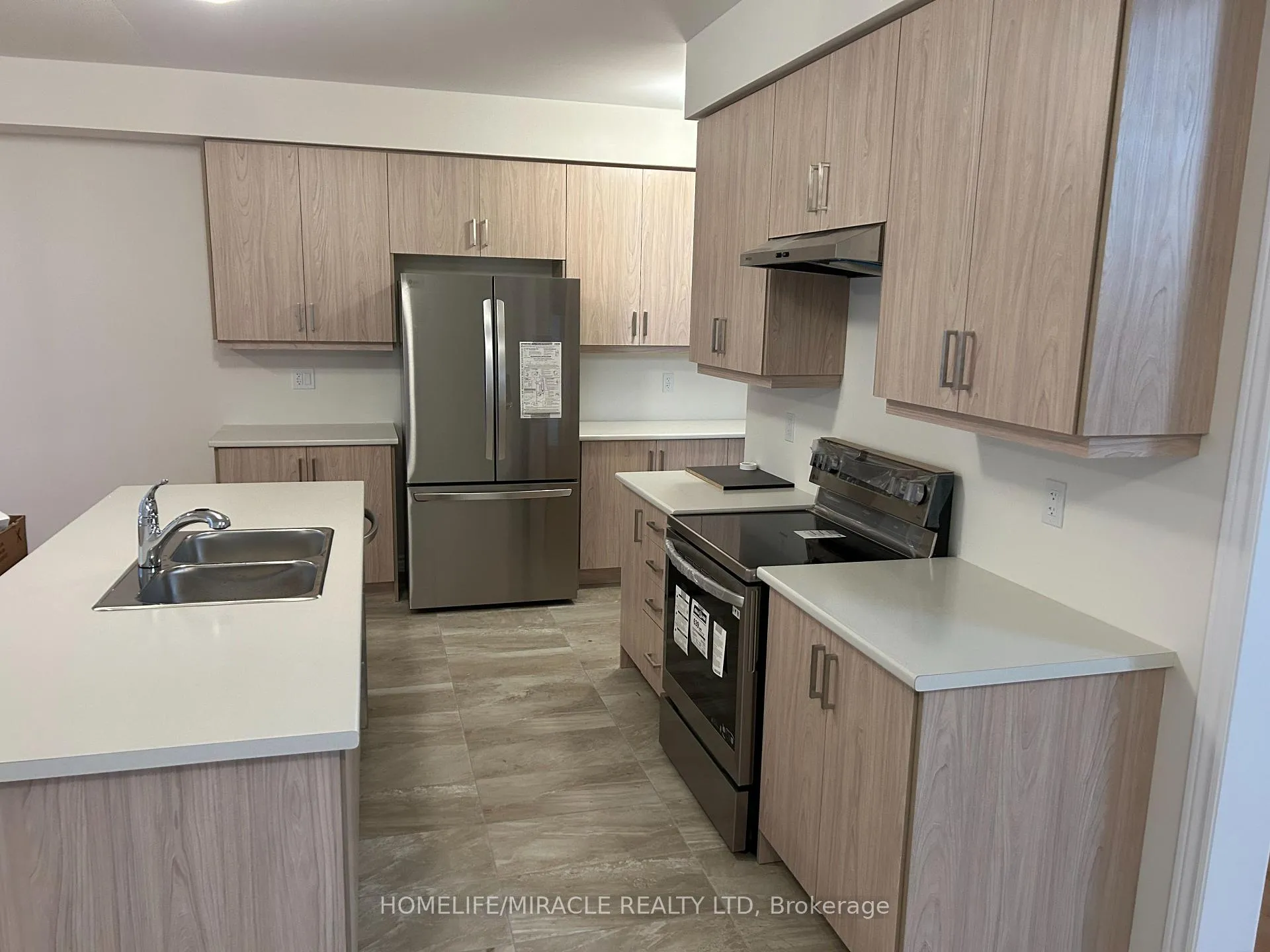 Photo 5 of 34 Rochester Drive, Barrie, Rural Barrie Southeast — HOMEH