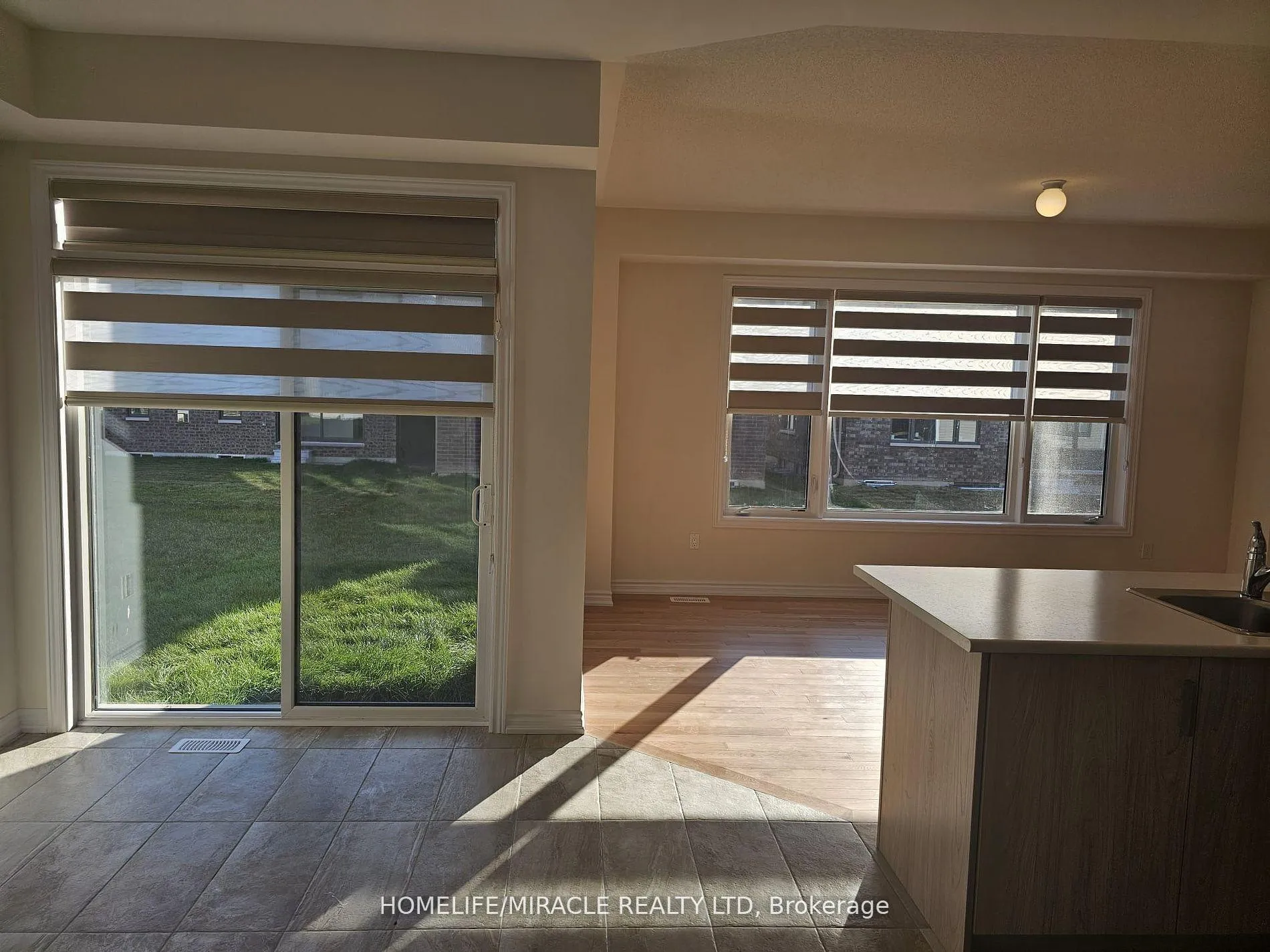 Photo 8 of 34 Rochester Drive, Barrie, Rural Barrie Southeast — HOMEH