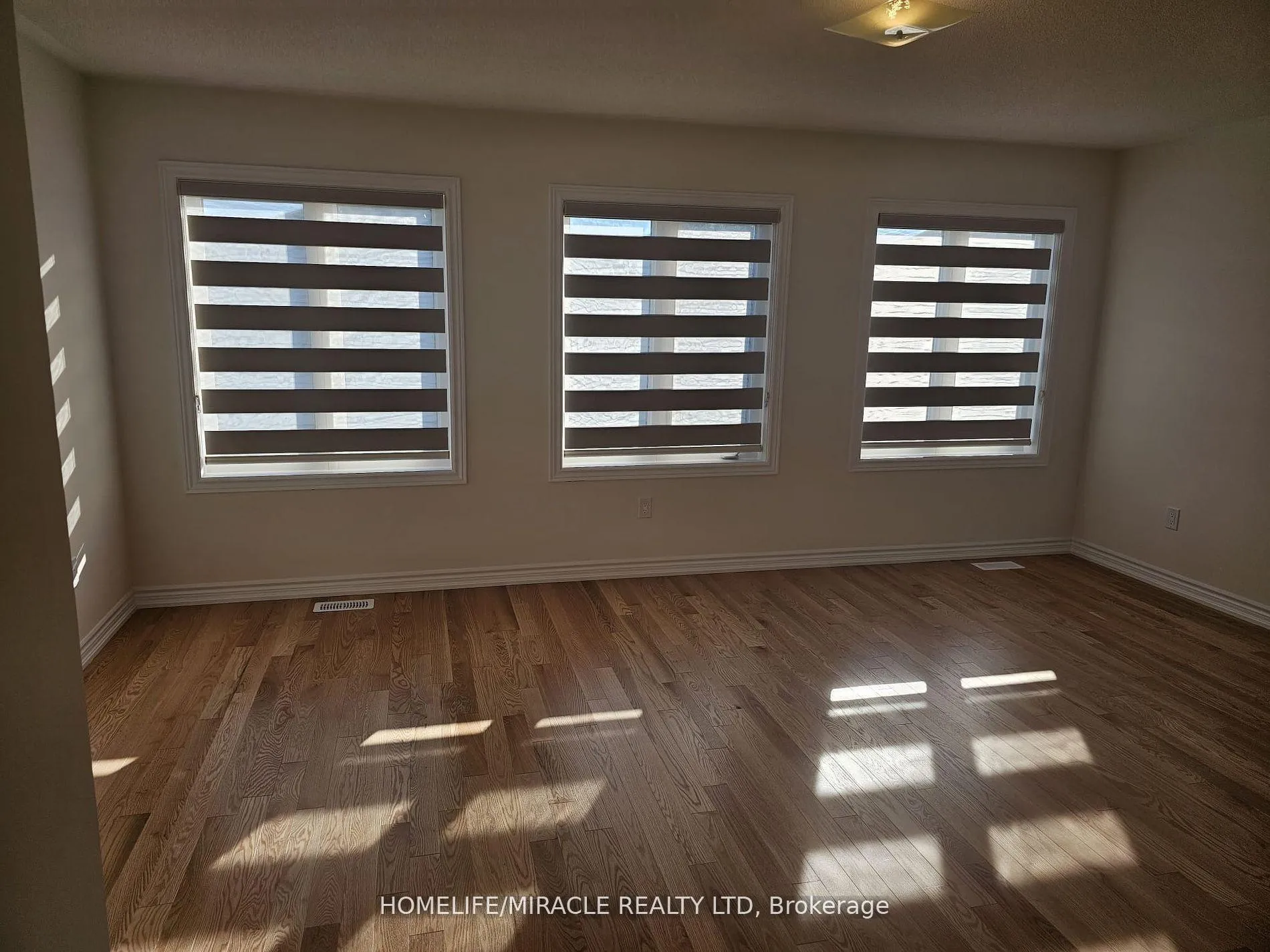Photo 10 of 34 Rochester Drive, Barrie, Rural Barrie Southeast — HOMEH