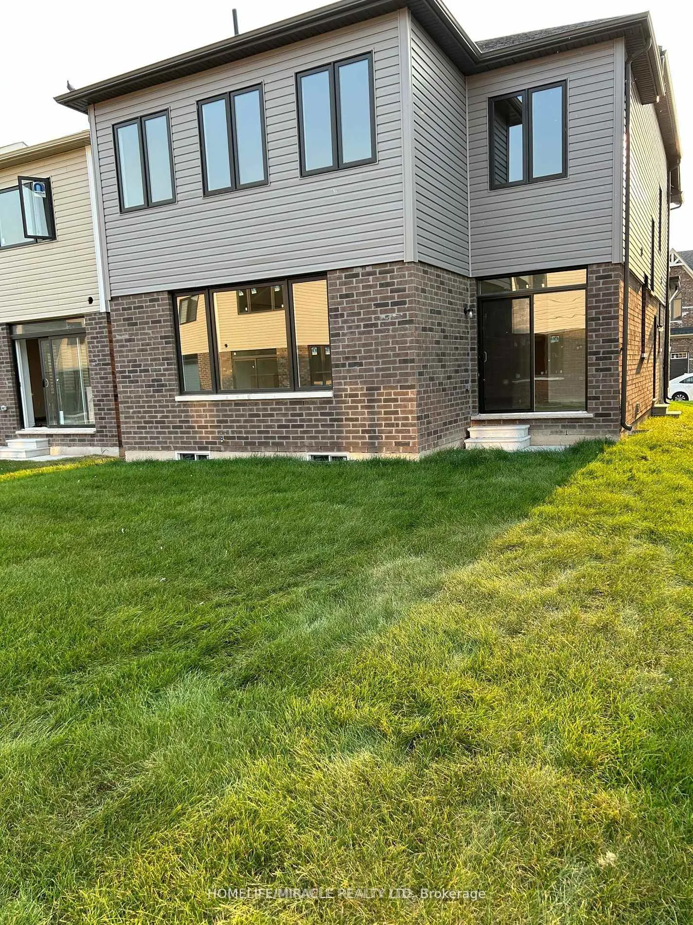 Photo 12 of 34 Rochester Drive, Barrie, Rural Barrie Southeast — HOMEH