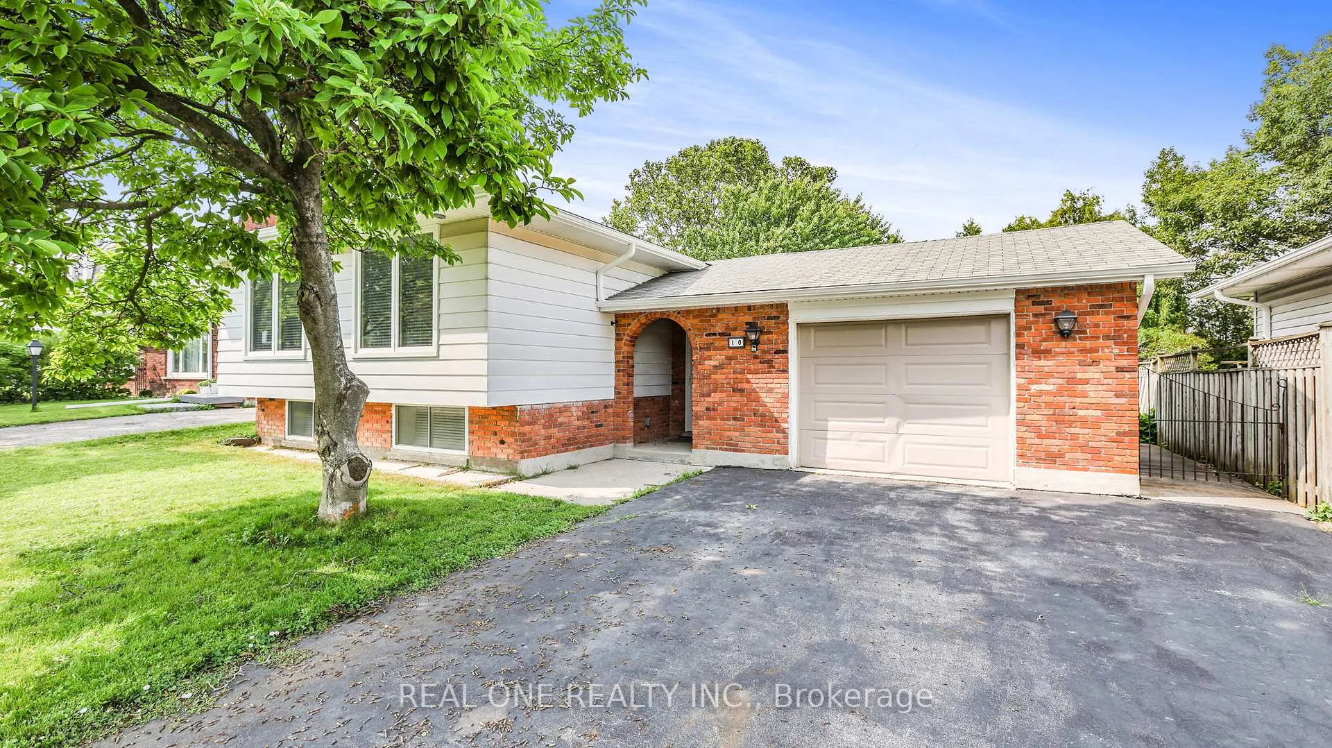 Photo 1 of 10 Bentley Place, Hamilton, Gilbert — HOMEH