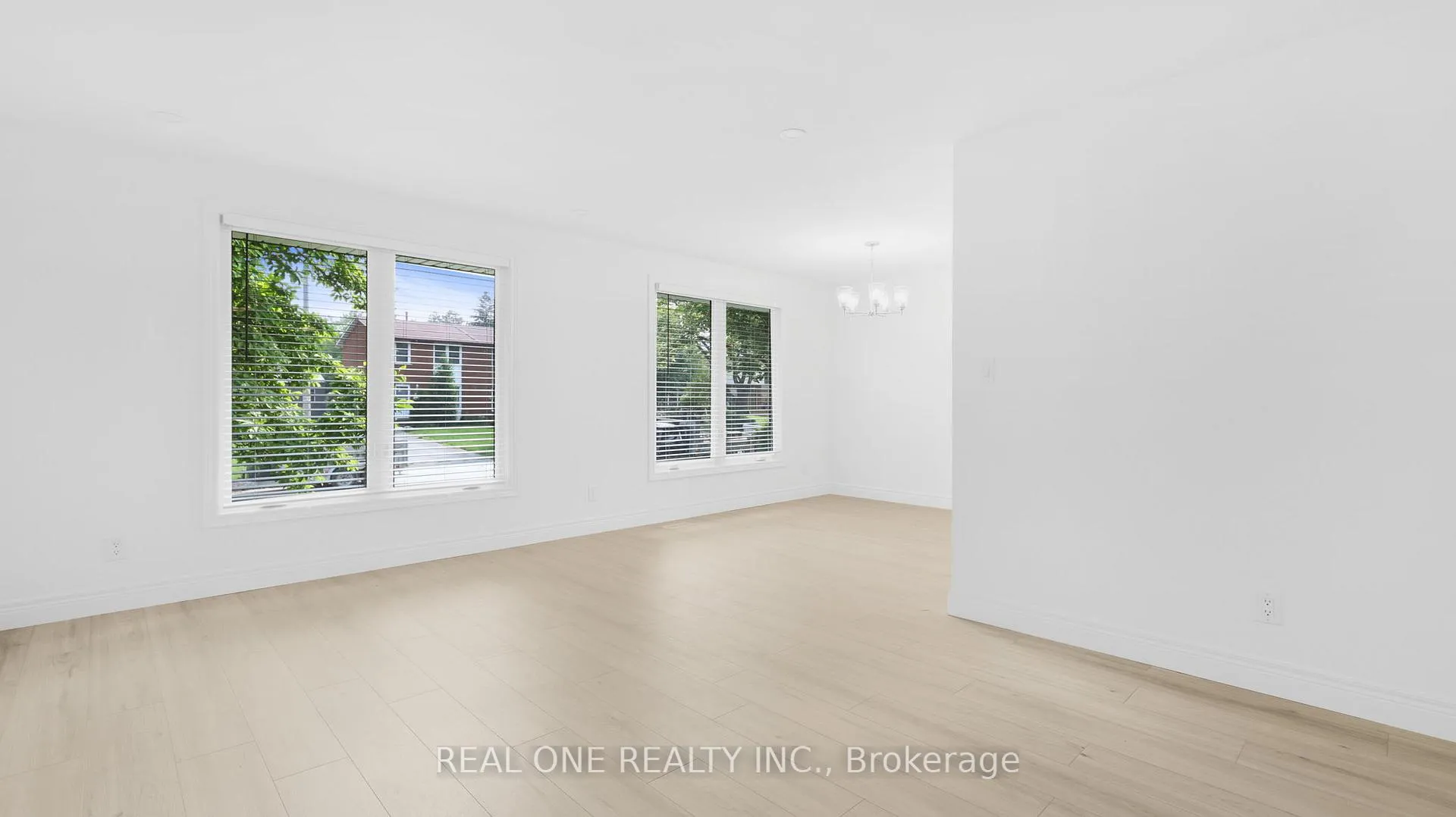 Photo 3 of 10 Bentley Place, Hamilton, Gilbert — HOMEH