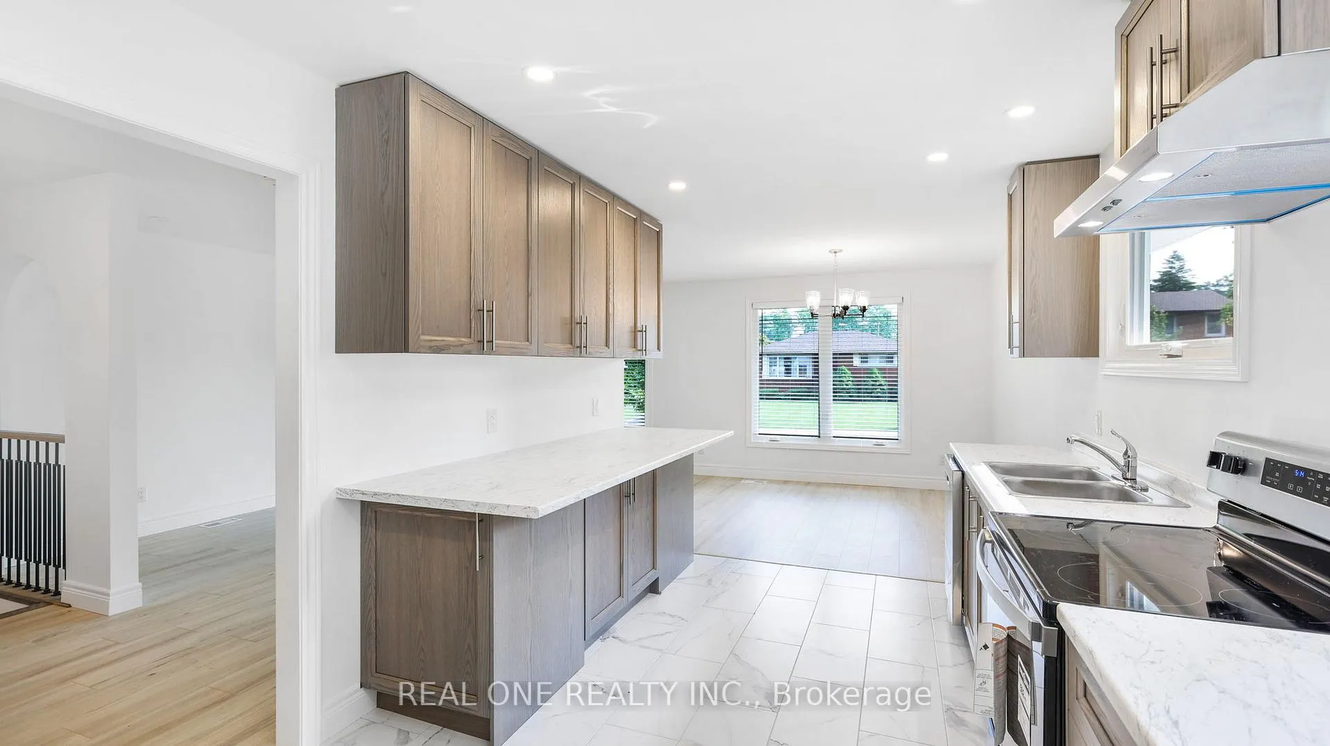 Photo 11 of 10 Bentley Place, Hamilton, Gilbert — HOMEH