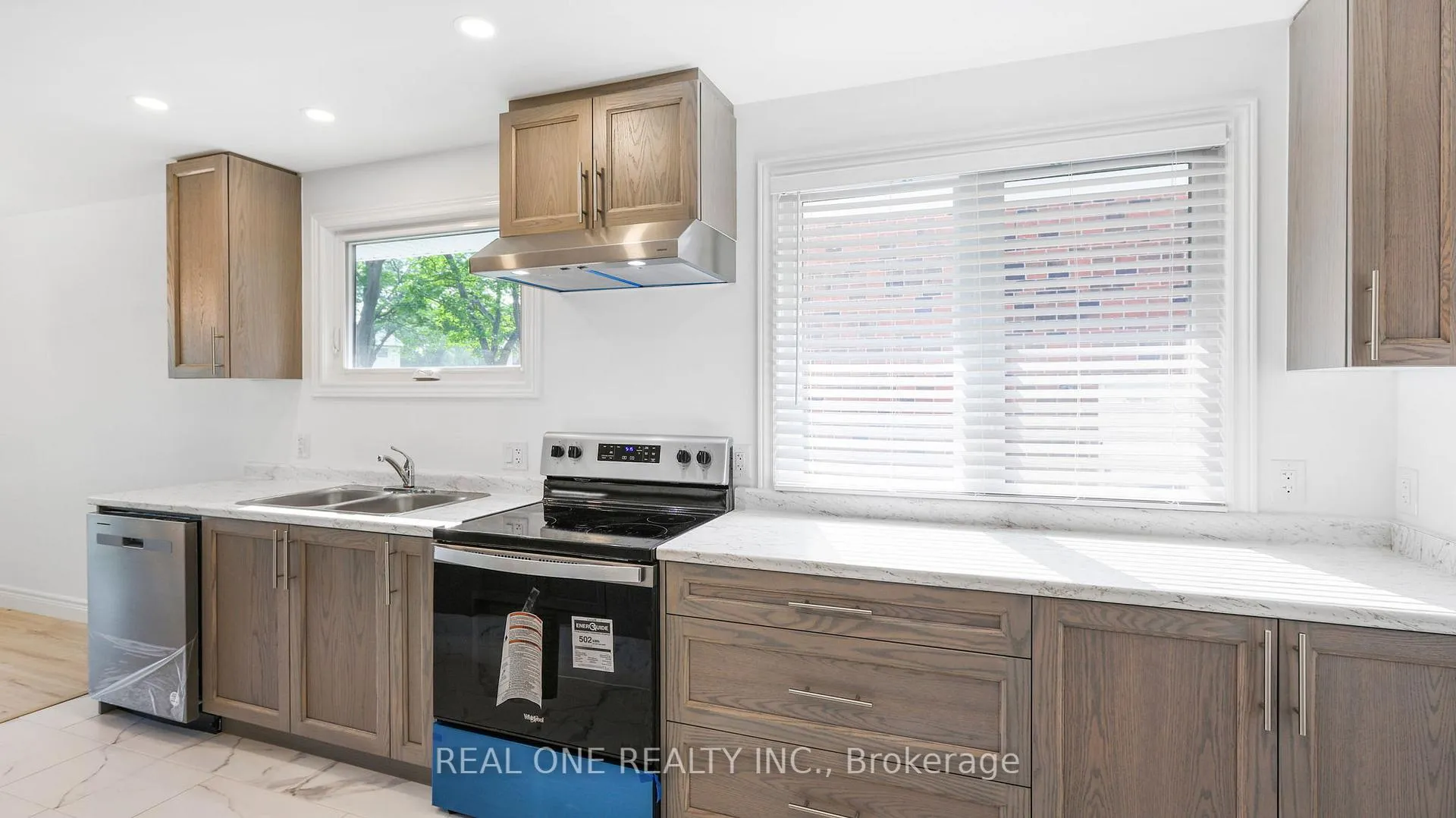 Photo 12 of 10 Bentley Place, Hamilton, Gilbert — HOMEH