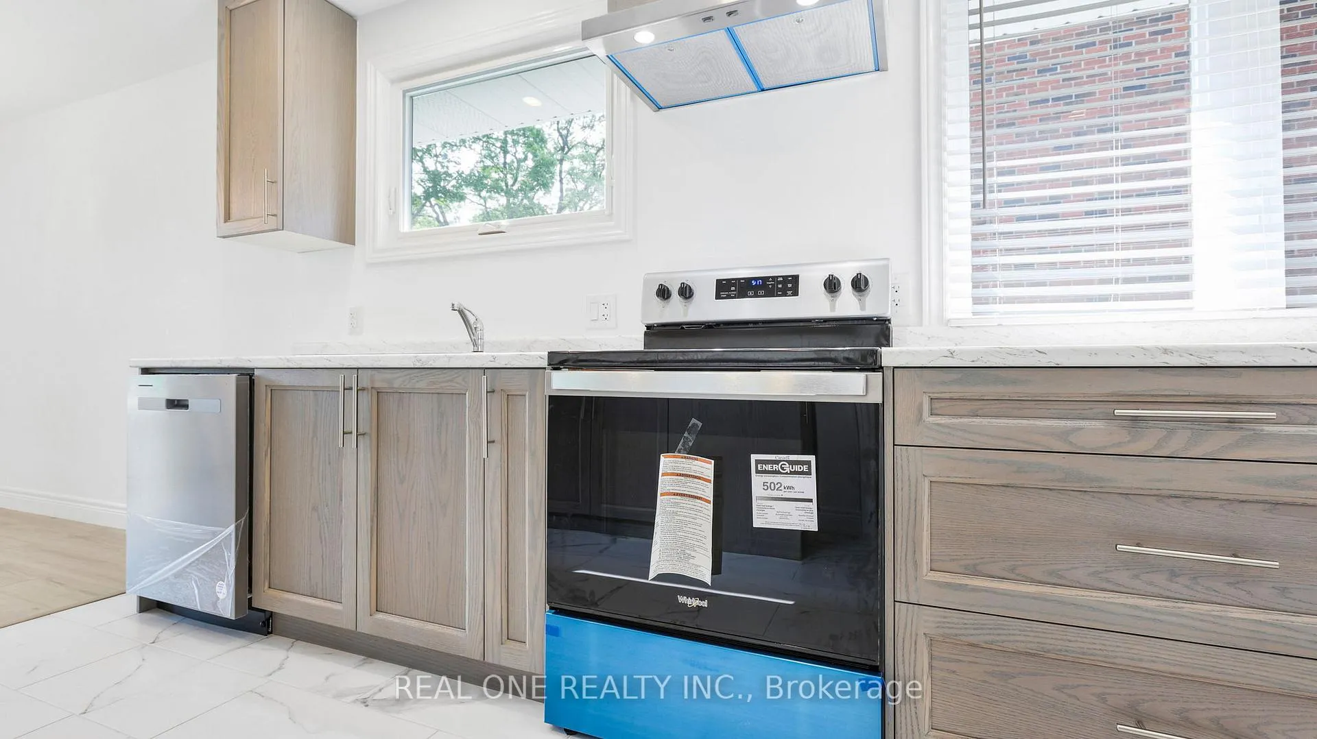 Photo 13 of 10 Bentley Place, Hamilton, Gilbert — HOMEH