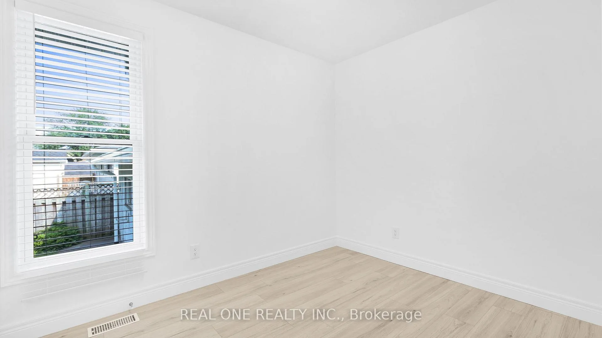 Photo 15 of 10 Bentley Place, Hamilton, Gilbert — HOMEH