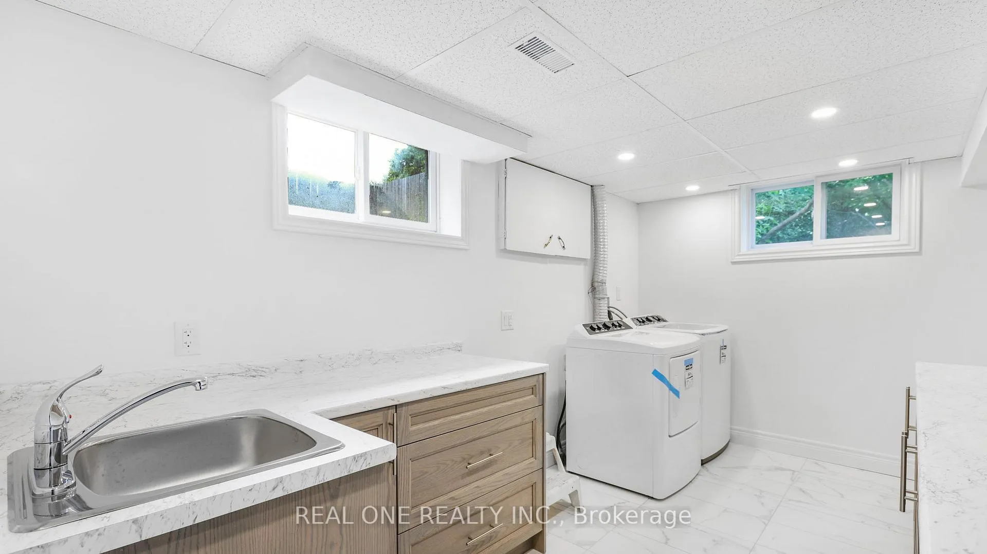 Photo 33 of 10 Bentley Place, Hamilton, Gilbert — HOMEH