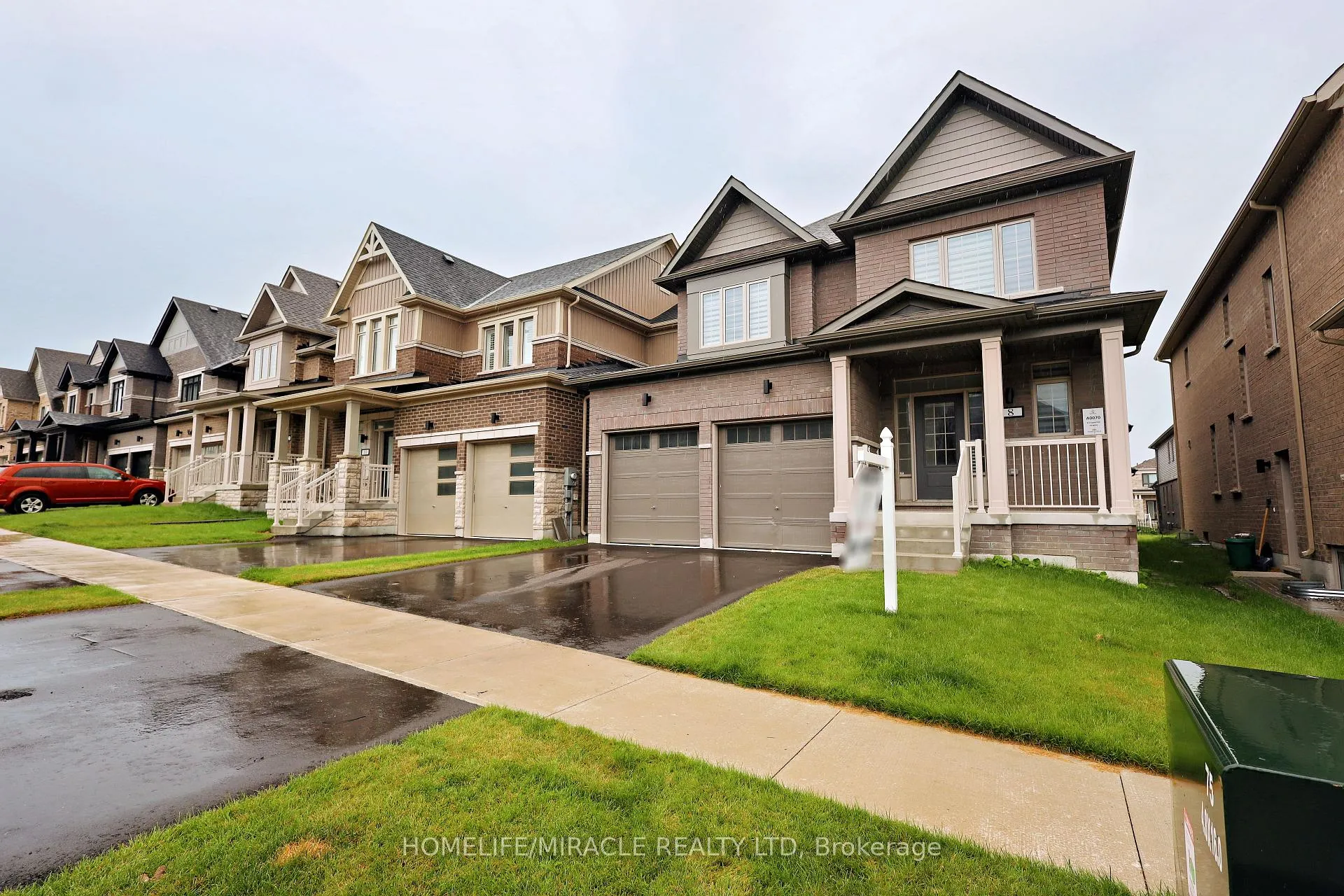 Photo 2 of 8 Copperhill Heights, Barrie, Painswick South — HOMEH