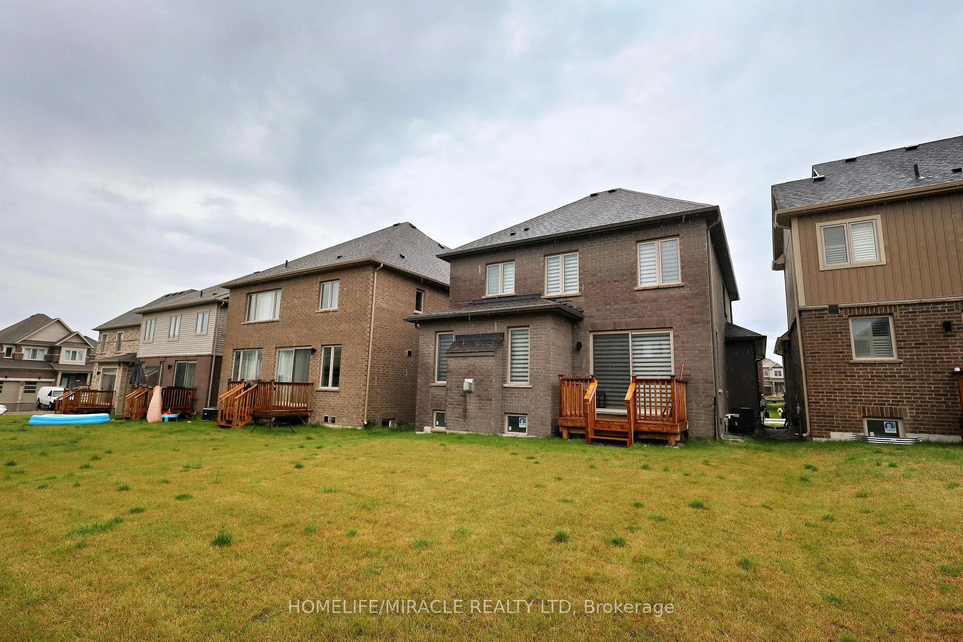 Photo 3 of 8 Copperhill Heights, Barrie, Painswick South — HOMEH