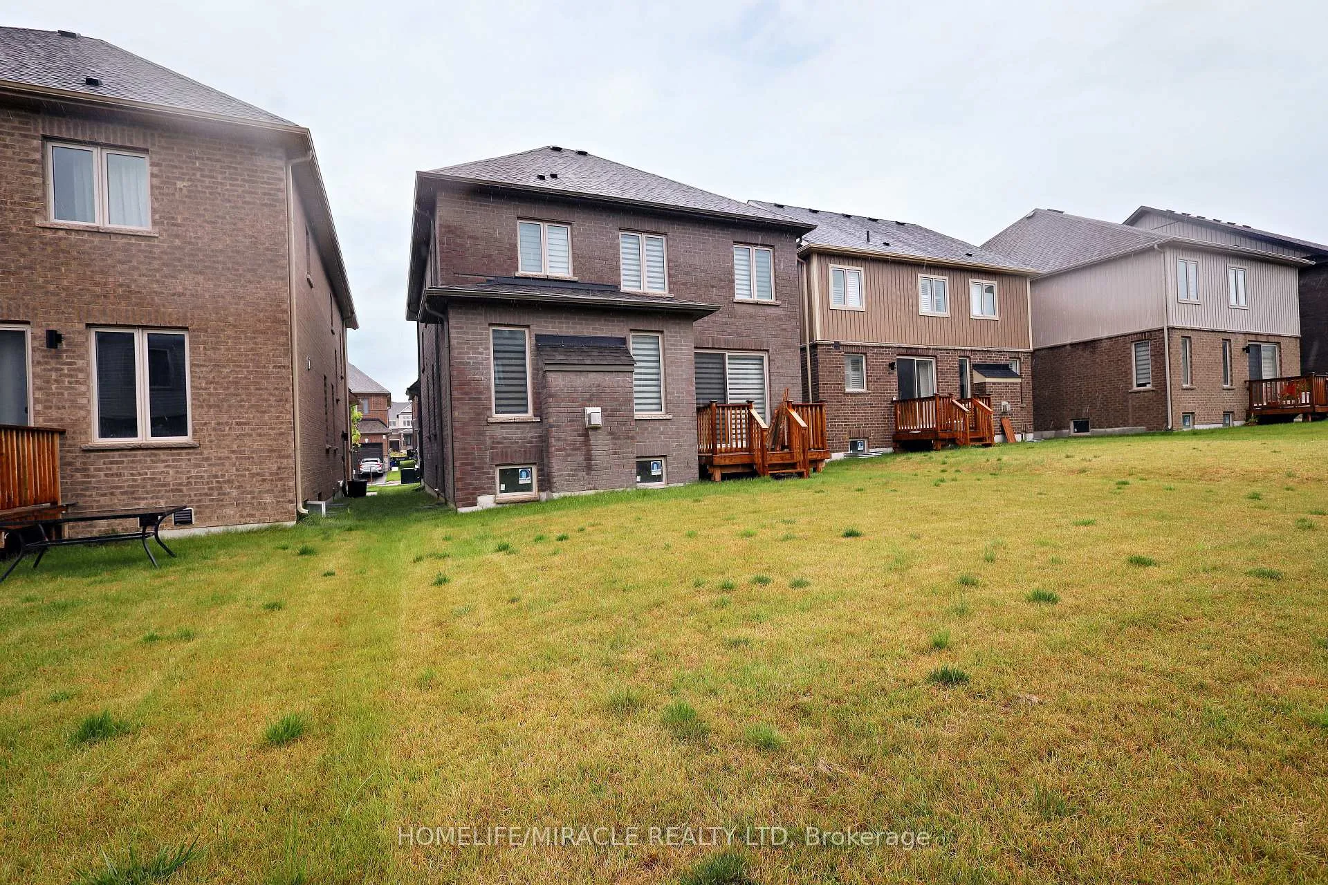 Photo 4 of 8 Copperhill Heights, Barrie, Painswick South — HOMEH