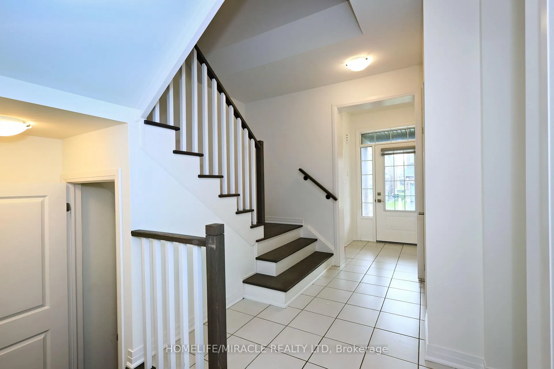 Photo 7 of 8 Copperhill Heights, Barrie, Painswick South — HOMEH