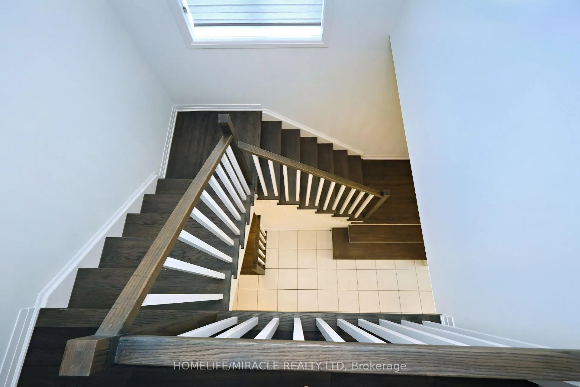 Photo 24 of 8 Copperhill Heights, Barrie, Painswick South — HOMEH