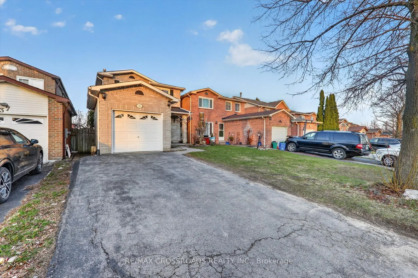 Photo 3 of 35 Harley Drive, Ajax, Central — HOMEH