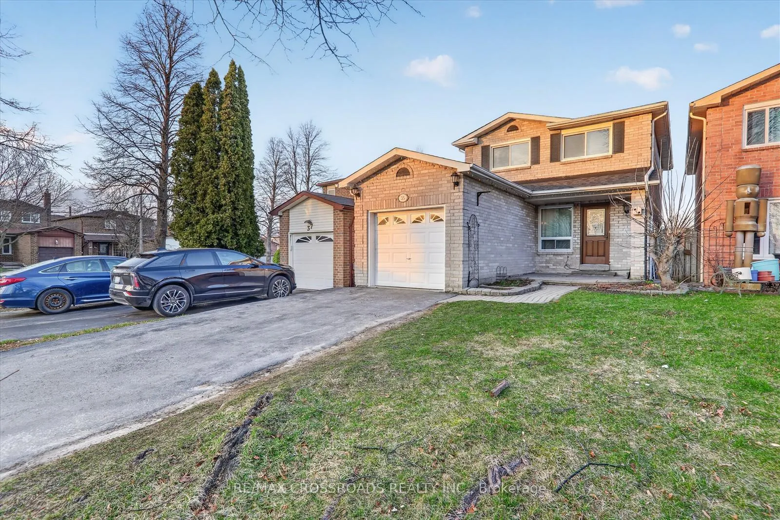 Photo 4 of 35 Harley Drive, Ajax, Central — HOMEH