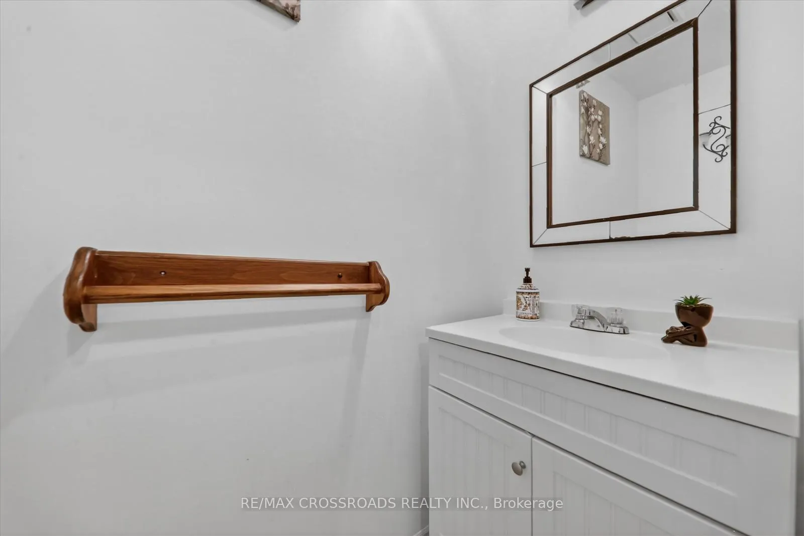 Photo 18 of 35 Harley Drive, Ajax, Central — HOMEH