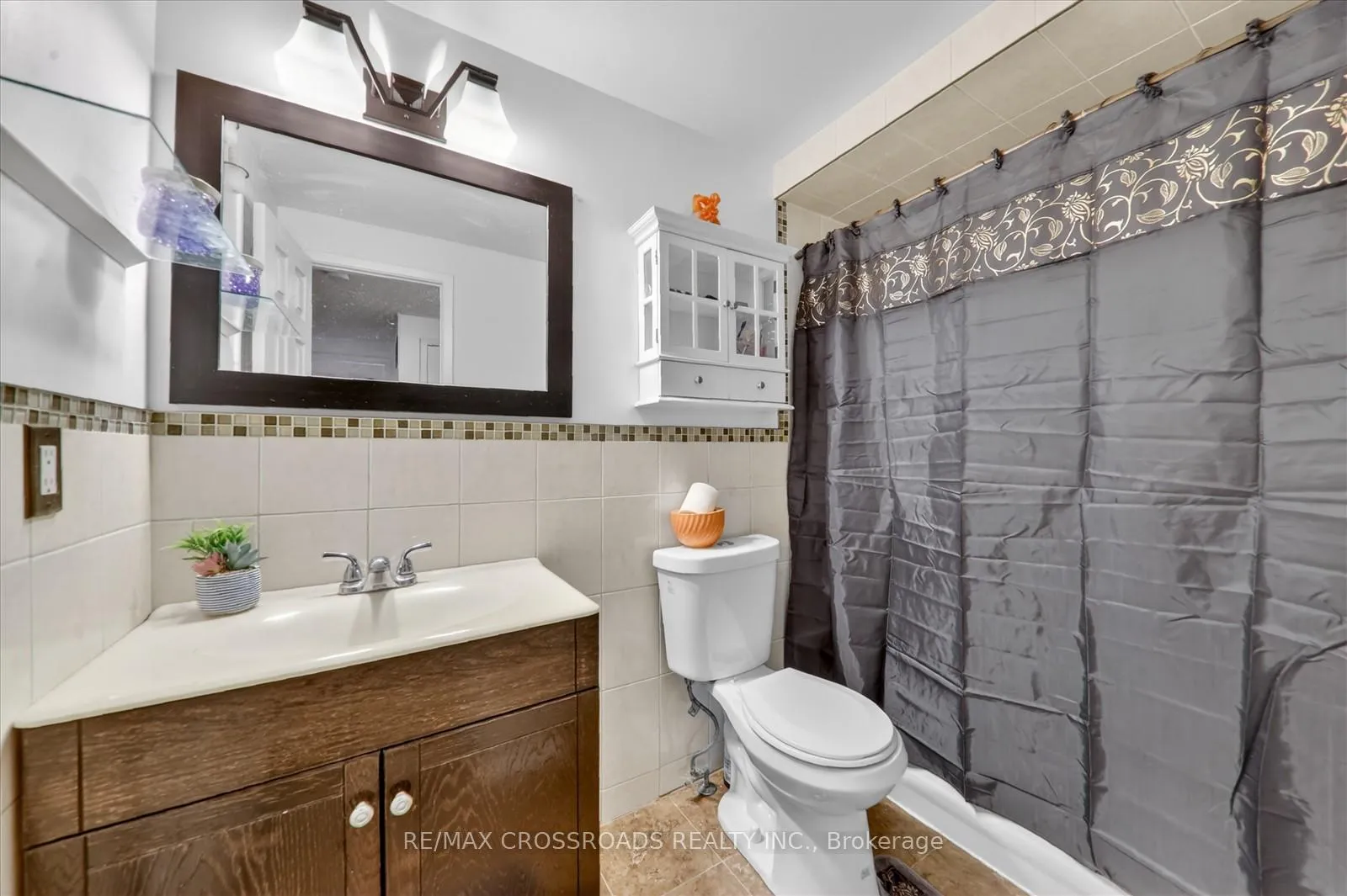 Photo 24 of 35 Harley Drive, Ajax, Central — HOMEH