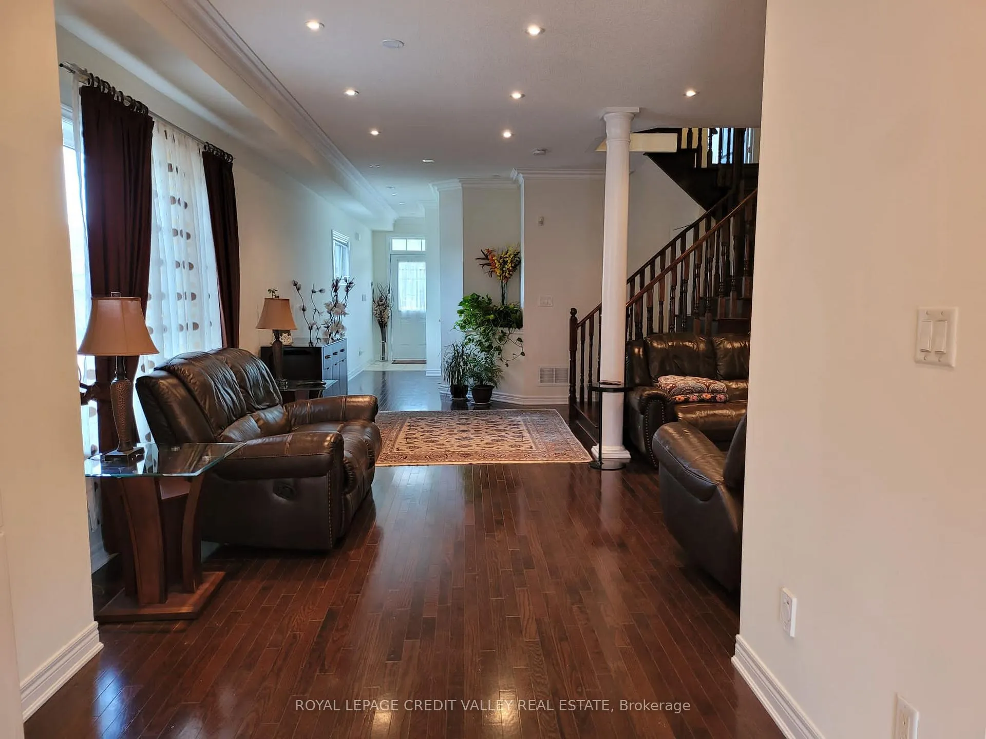 Photo 3 of 38 Brahm Court, Vaughan, Vellore Village — HOMEH