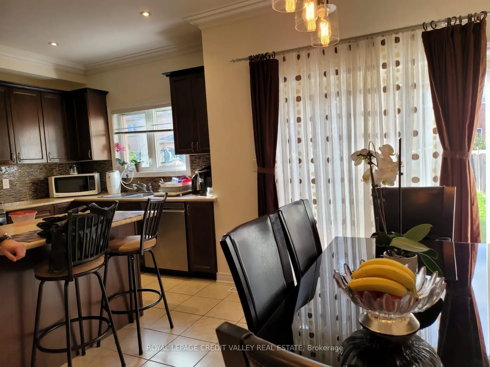 Photo 5 of 38 Brahm Court, Vaughan, Vellore Village — HOMEH