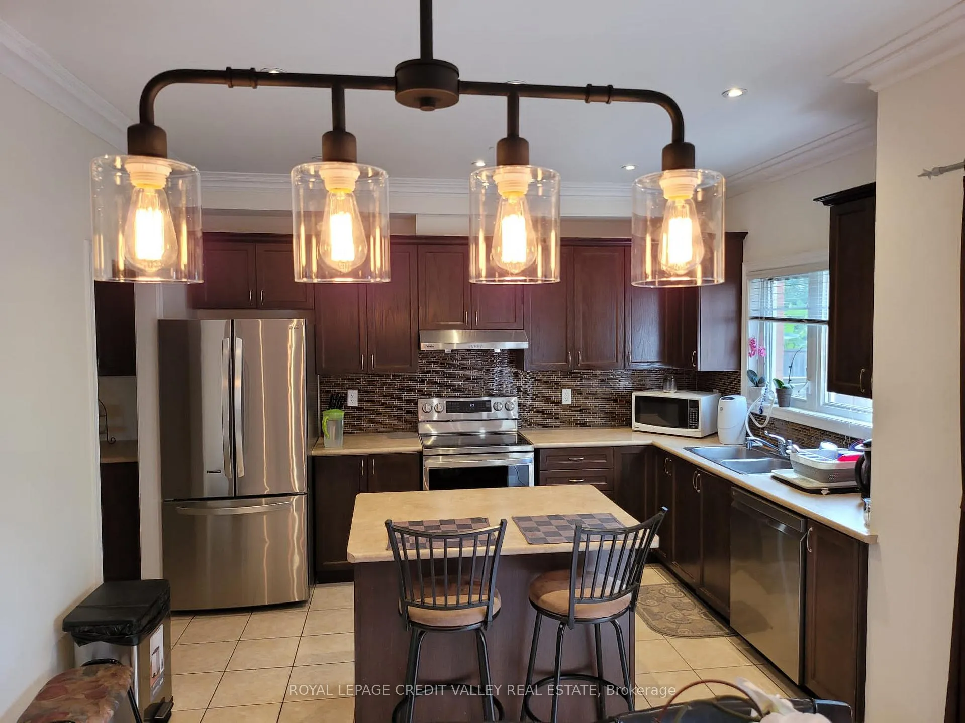 Photo 8 of 38 Brahm Court, Vaughan, Vellore Village — HOMEH