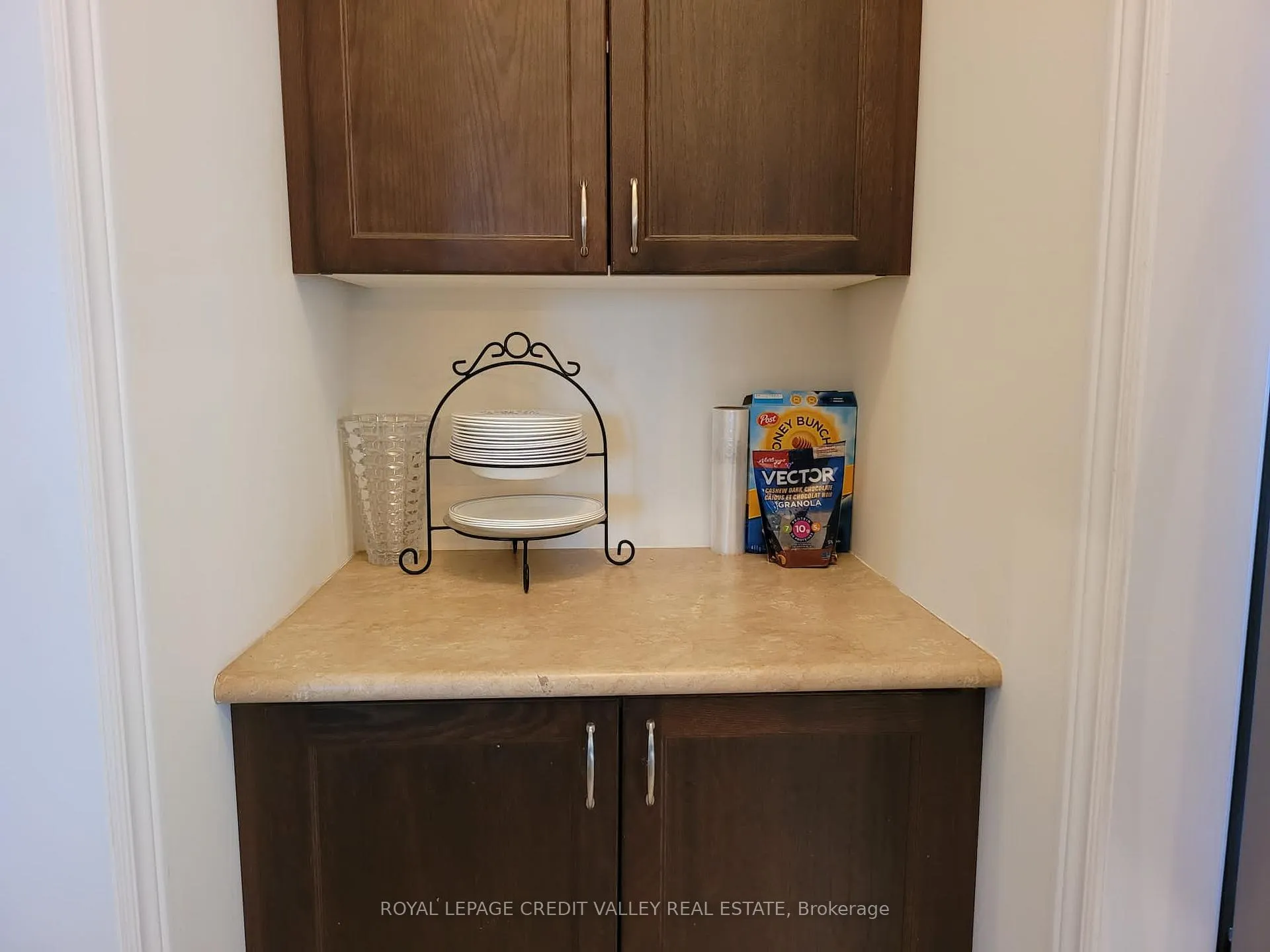 Photo 9 of 38 Brahm Court, Vaughan, Vellore Village — HOMEH