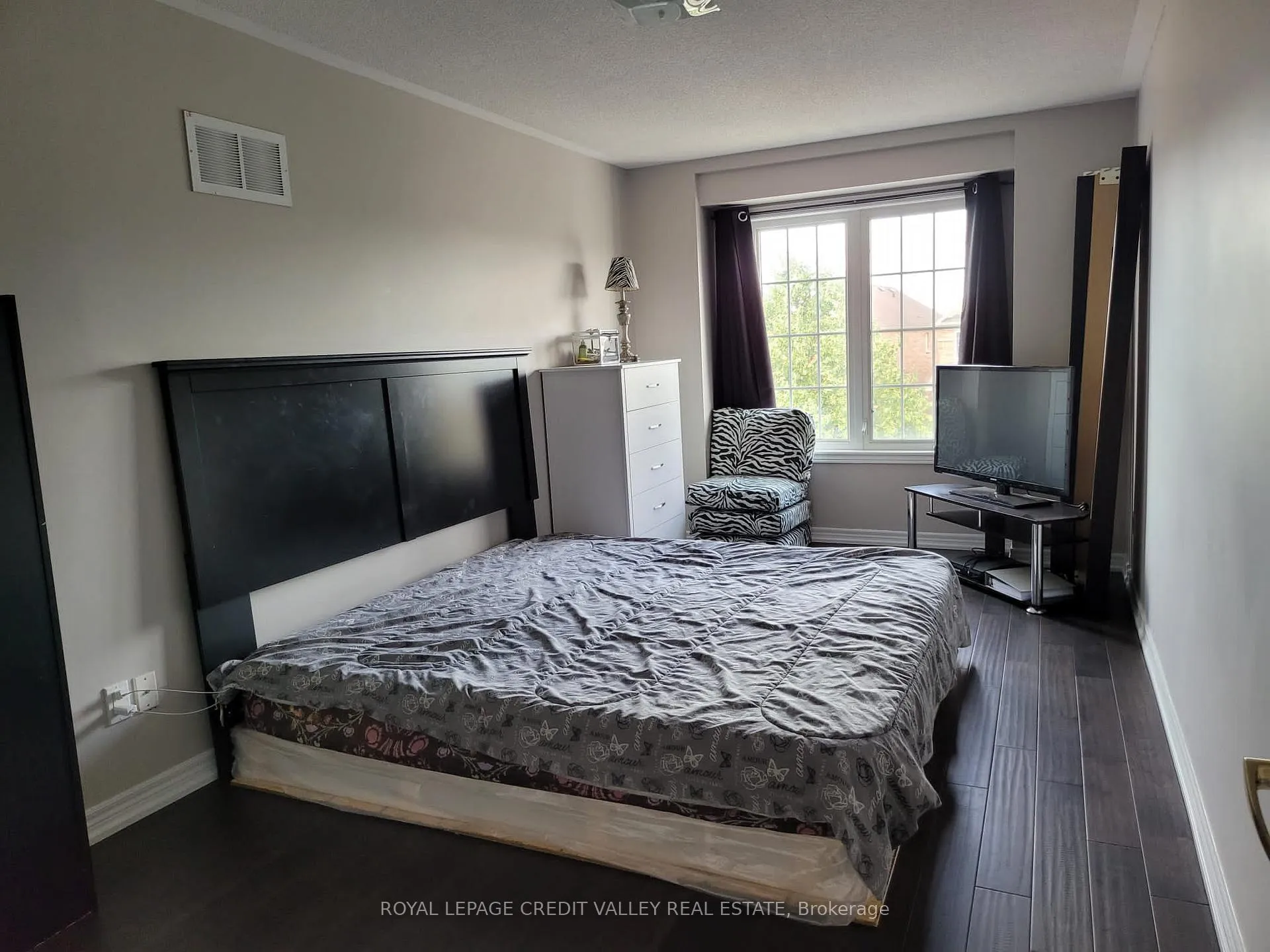 Photo 16 of 38 Brahm Court, Vaughan, Vellore Village — HOMEH