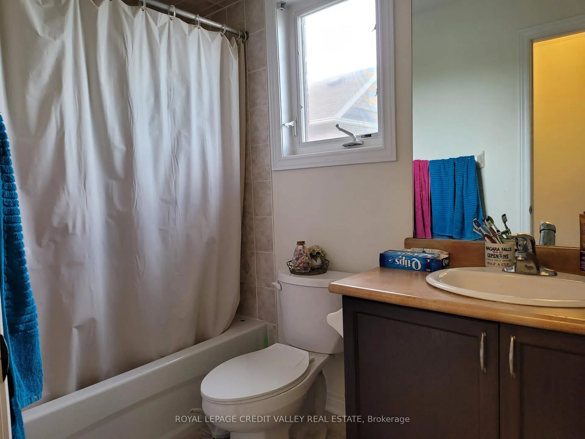 Photo 22 of 38 Brahm Court, Vaughan, Vellore Village — HOMEH