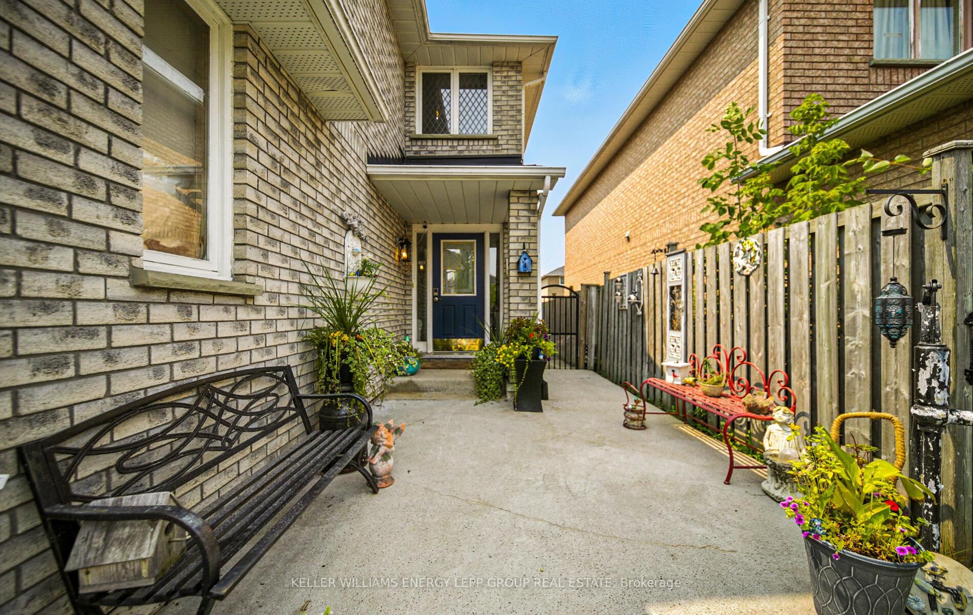 Photo 3 of 85 Short Crescent, Clarington, Courtice — HOMEH