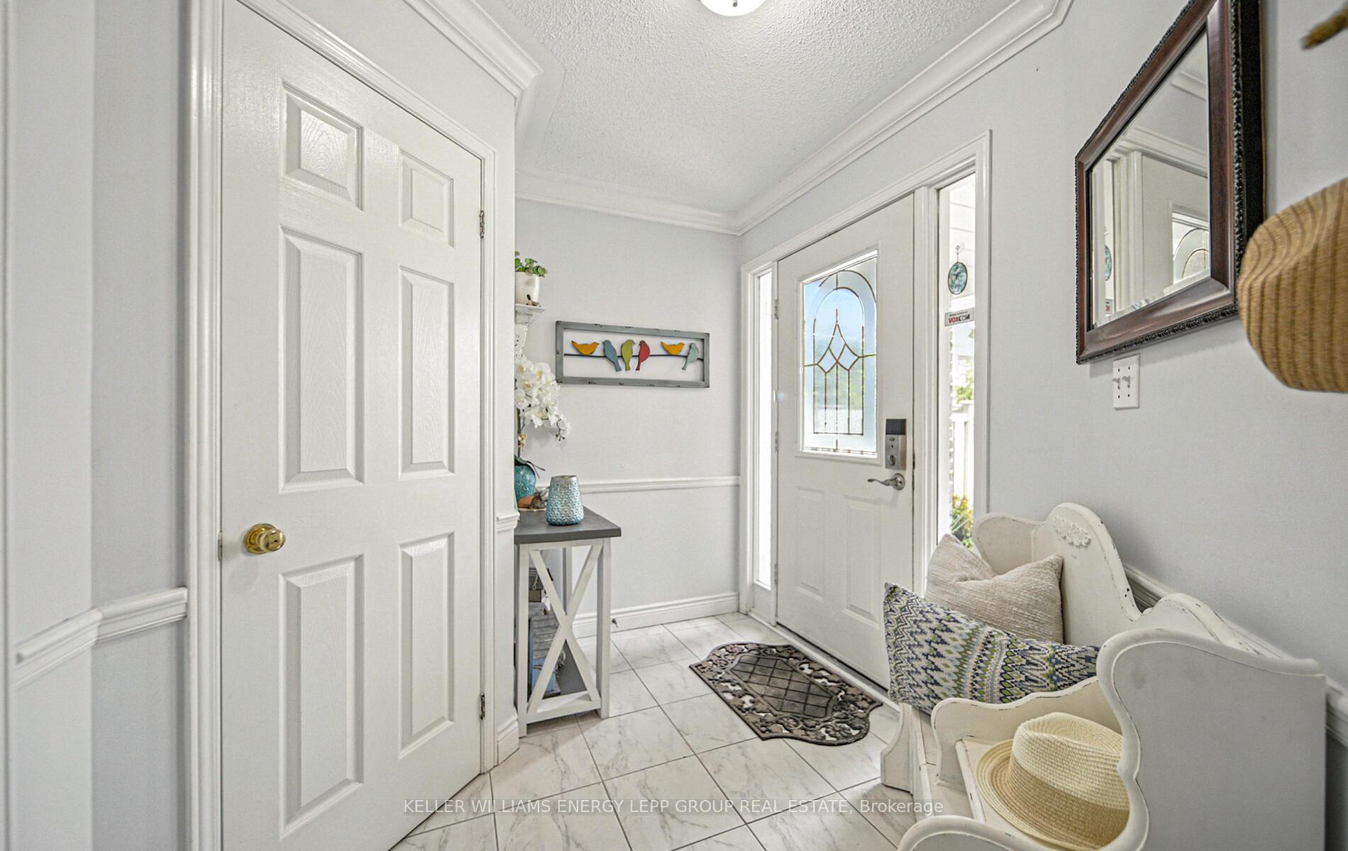 Photo 4 of 85 Short Crescent, Clarington, Courtice — HOMEH