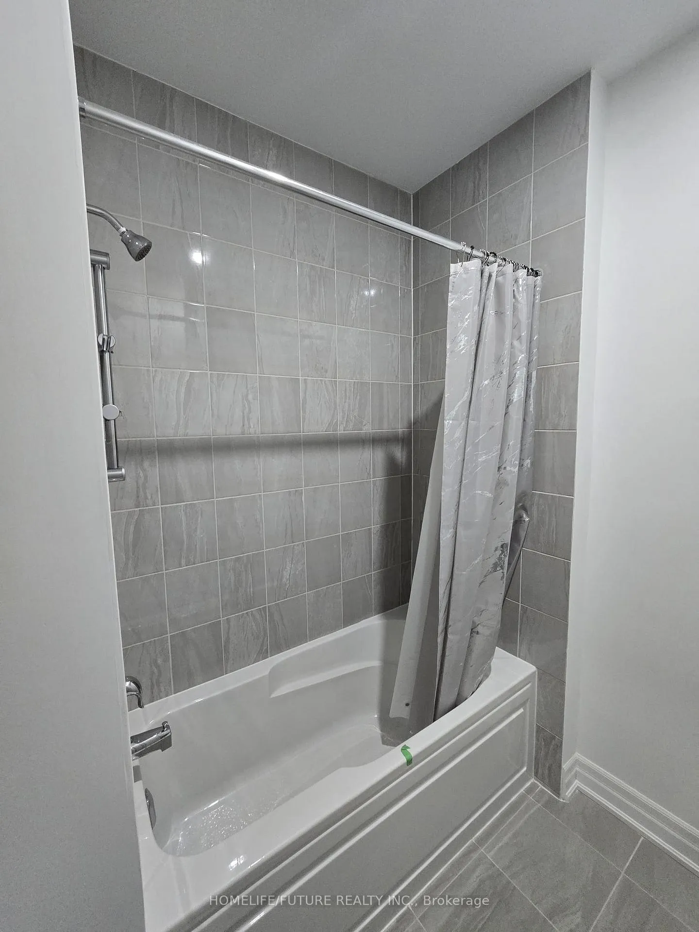 Photo 13 of Unit Main, 2809 Foxden Square, Pickering, Rural Pickering — HOMEH