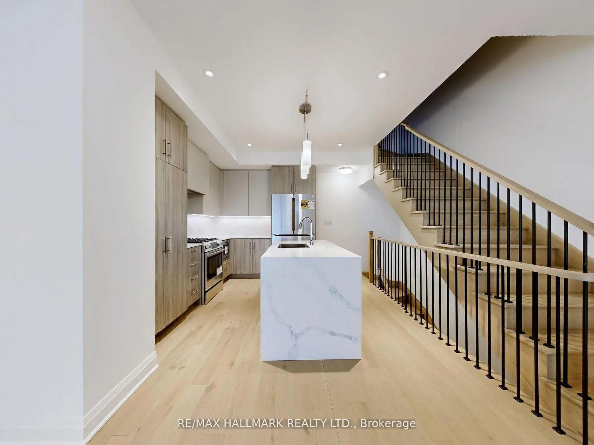 Photo 5 of 126 Alton Crescent, Vaughan, Uplands — HOMEH