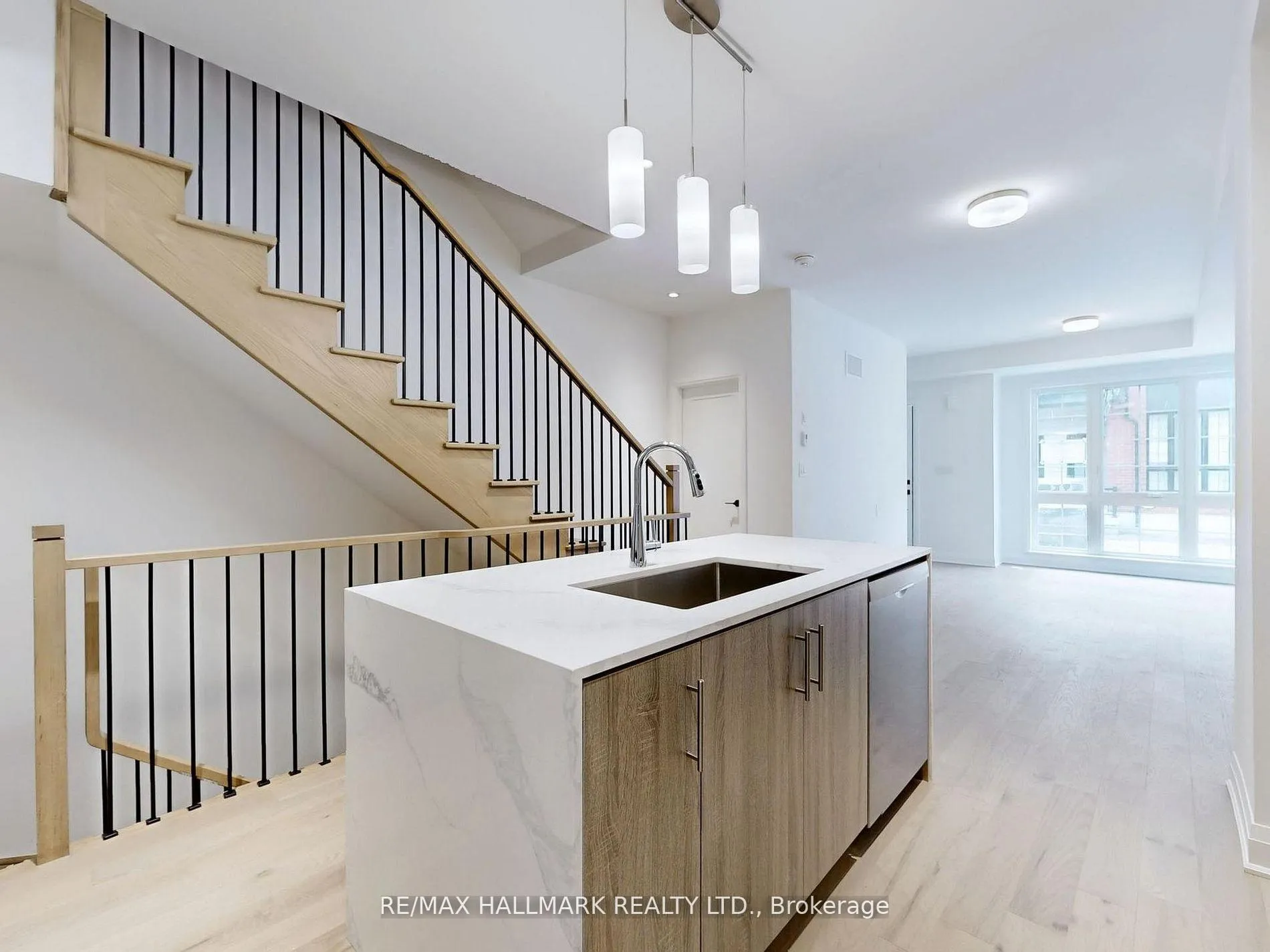Photo 7 of 126 Alton Crescent, Vaughan, Uplands — HOMEH