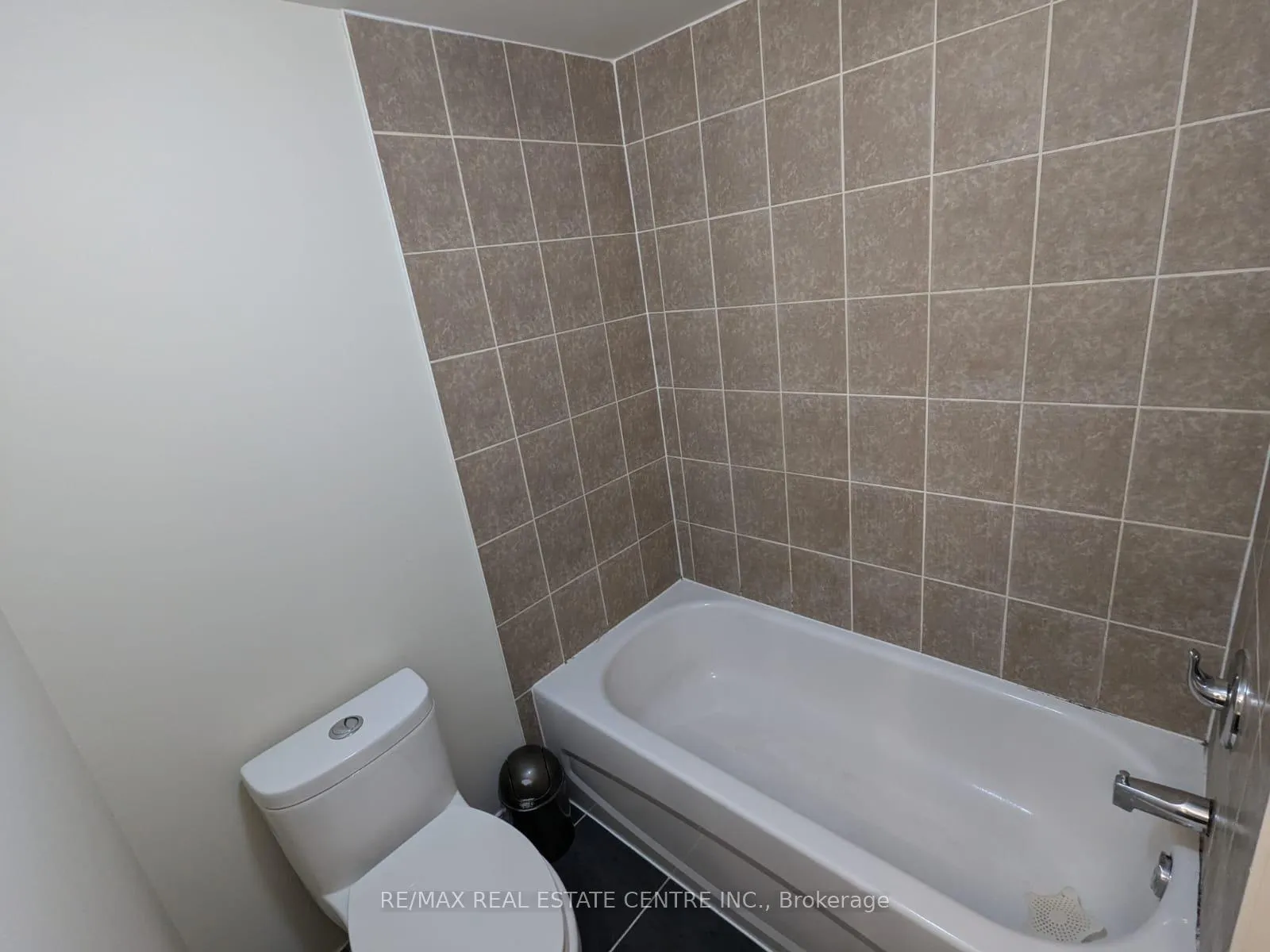 Photo 6 of 72 Abela Lane, Ajax, Central — HOMEH