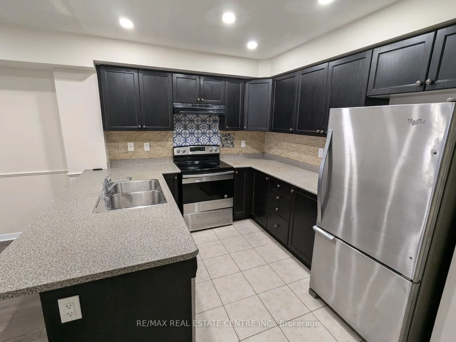 Photo 13 of 72 Abela Lane, Ajax, Central — HOMEH