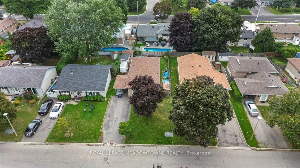 Photo 3 of 9 Welbeck Drive, Brampton, Northwood Park — HOMEH