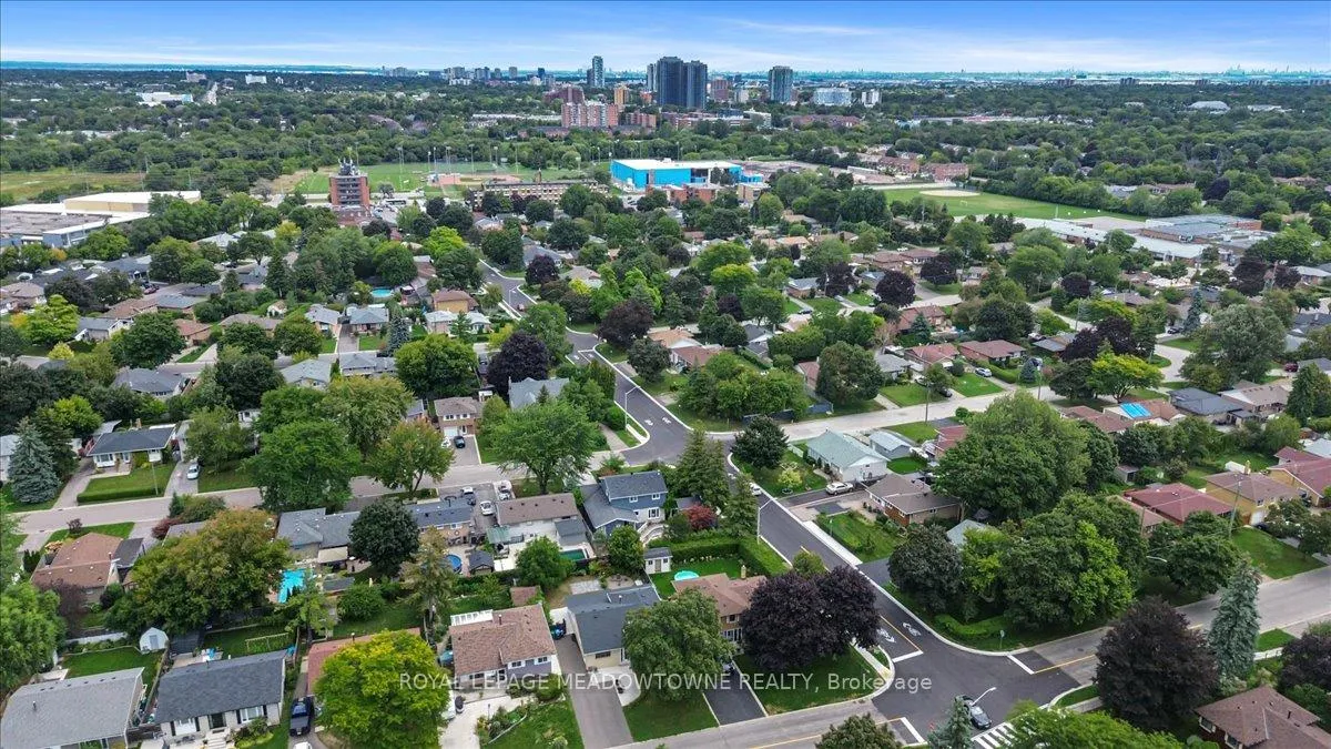 Photo 38 of 9 Welbeck Drive, Brampton, Northwood Park — HOMEH