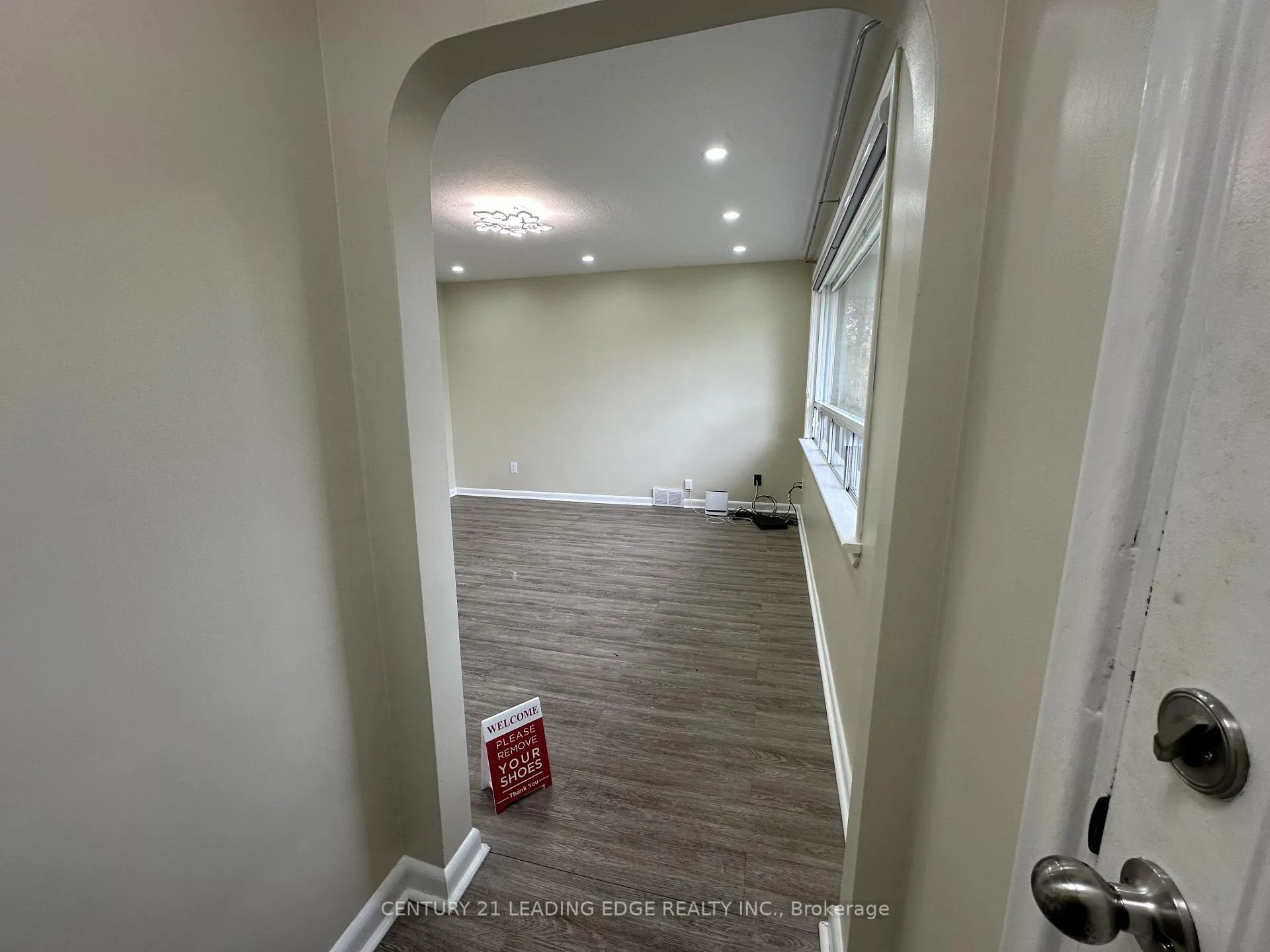 Photo 2 of Unit Upper, 360 Guelph Street, Oshawa, Donevan — HOMEH