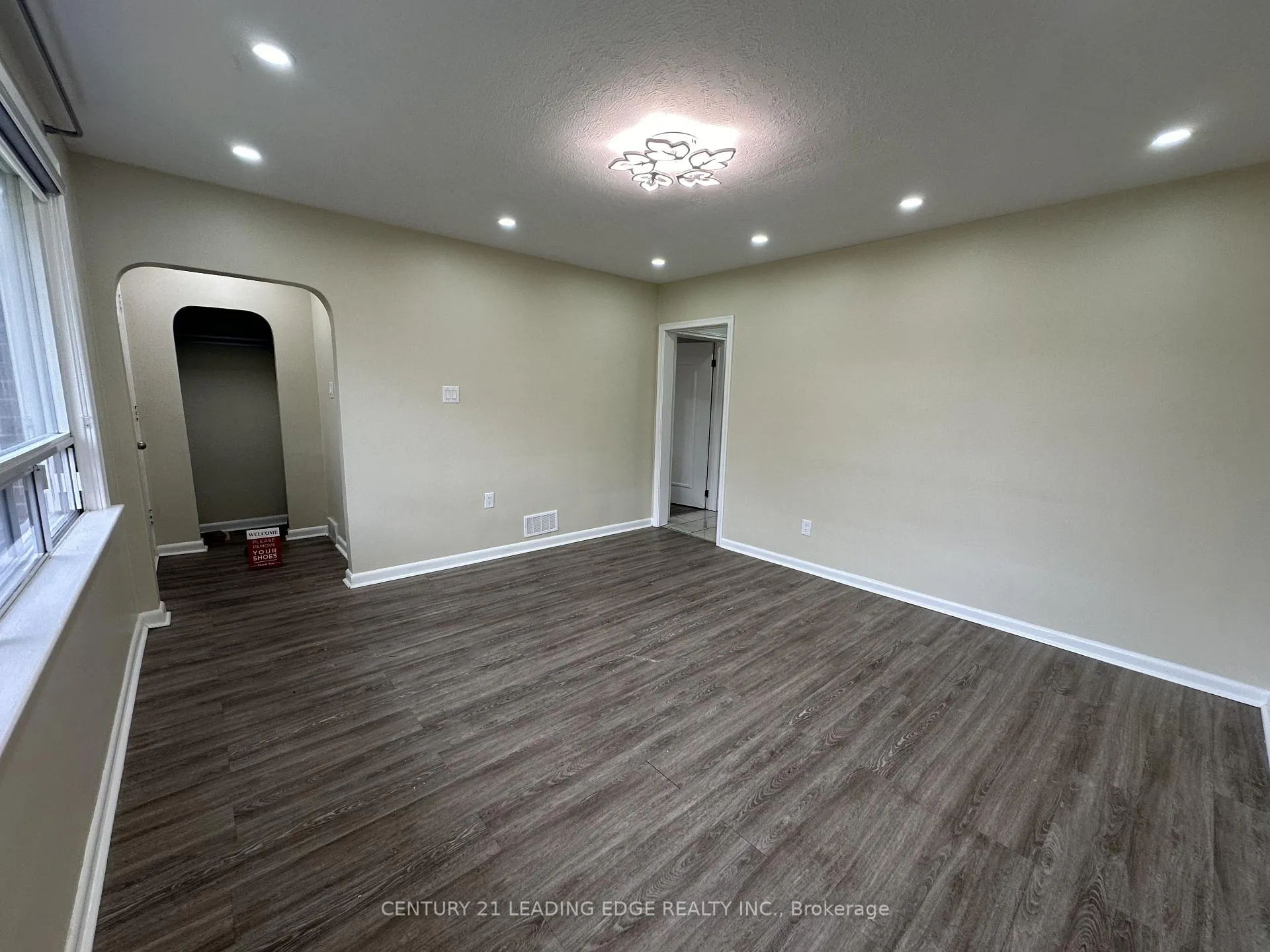 Photo 3 of Unit Upper, 360 Guelph Street, Oshawa, Donevan — HOMEH