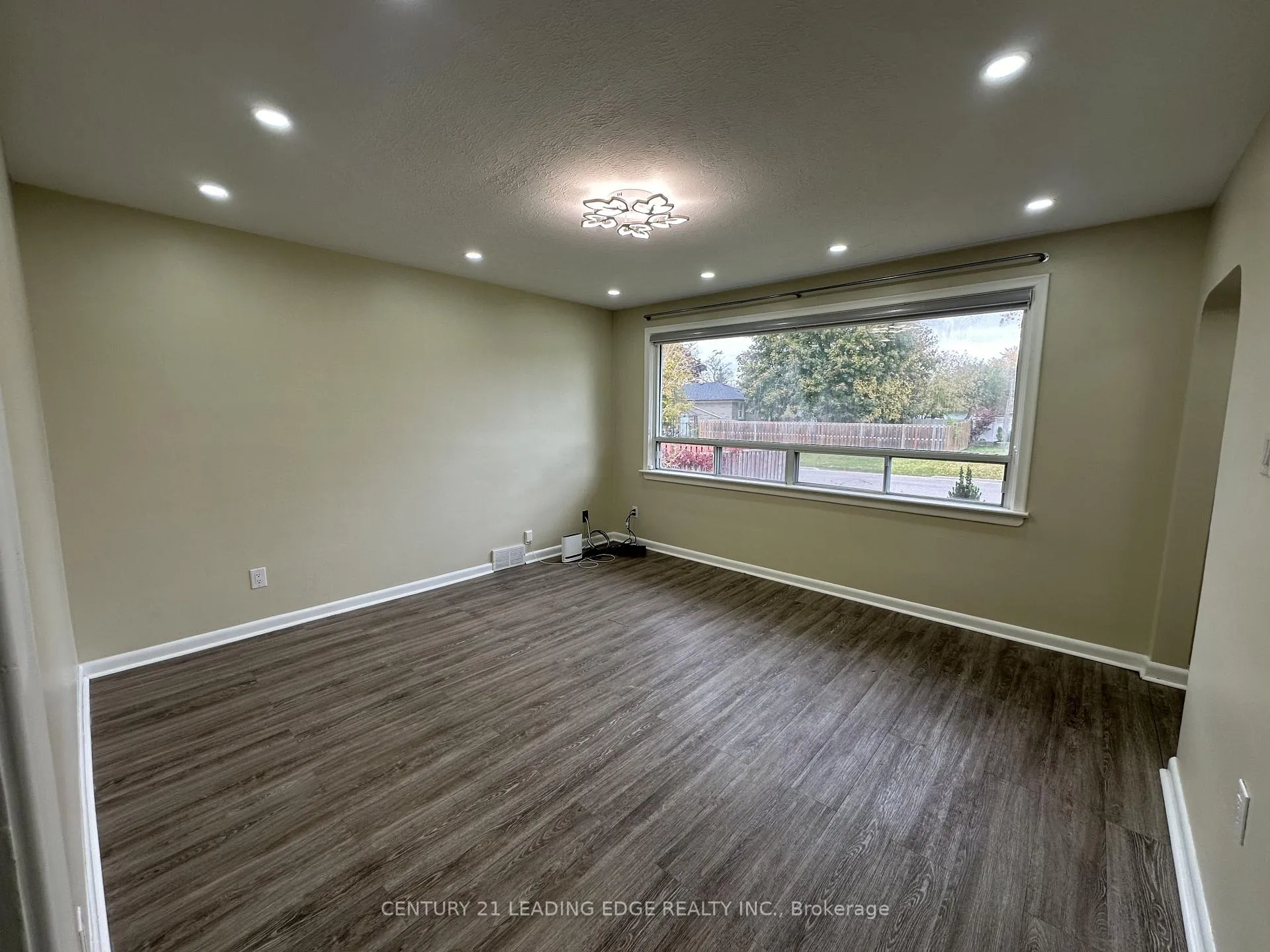 Photo 4 of Unit Upper, 360 Guelph Street, Oshawa, Donevan — HOMEH