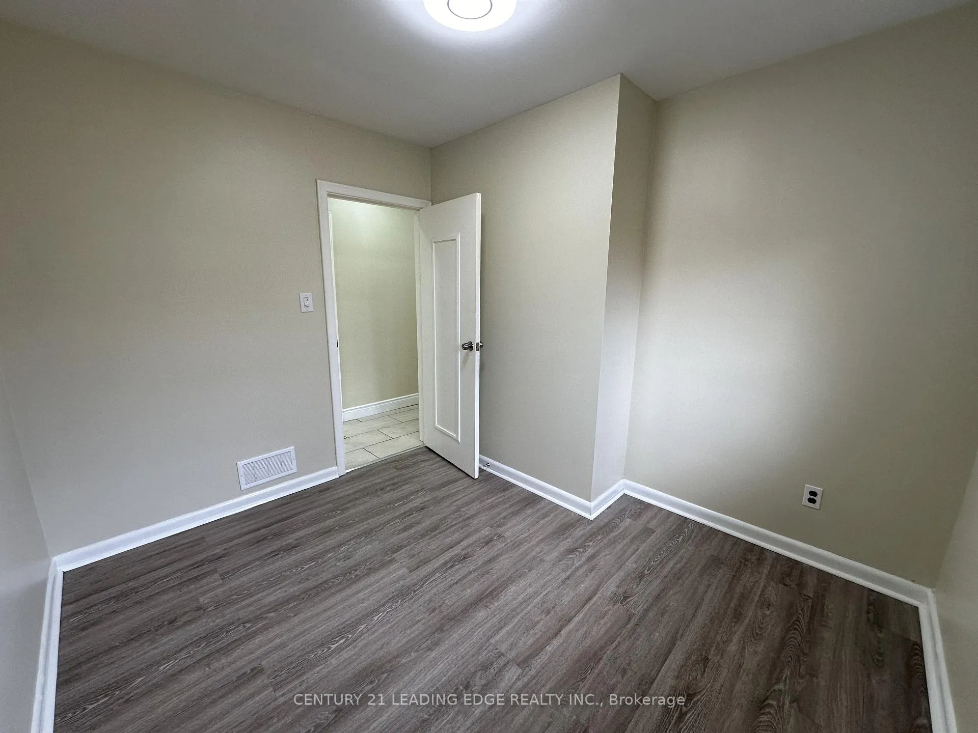 Photo 10 of Unit Upper, 360 Guelph Street, Oshawa, Donevan — HOMEH