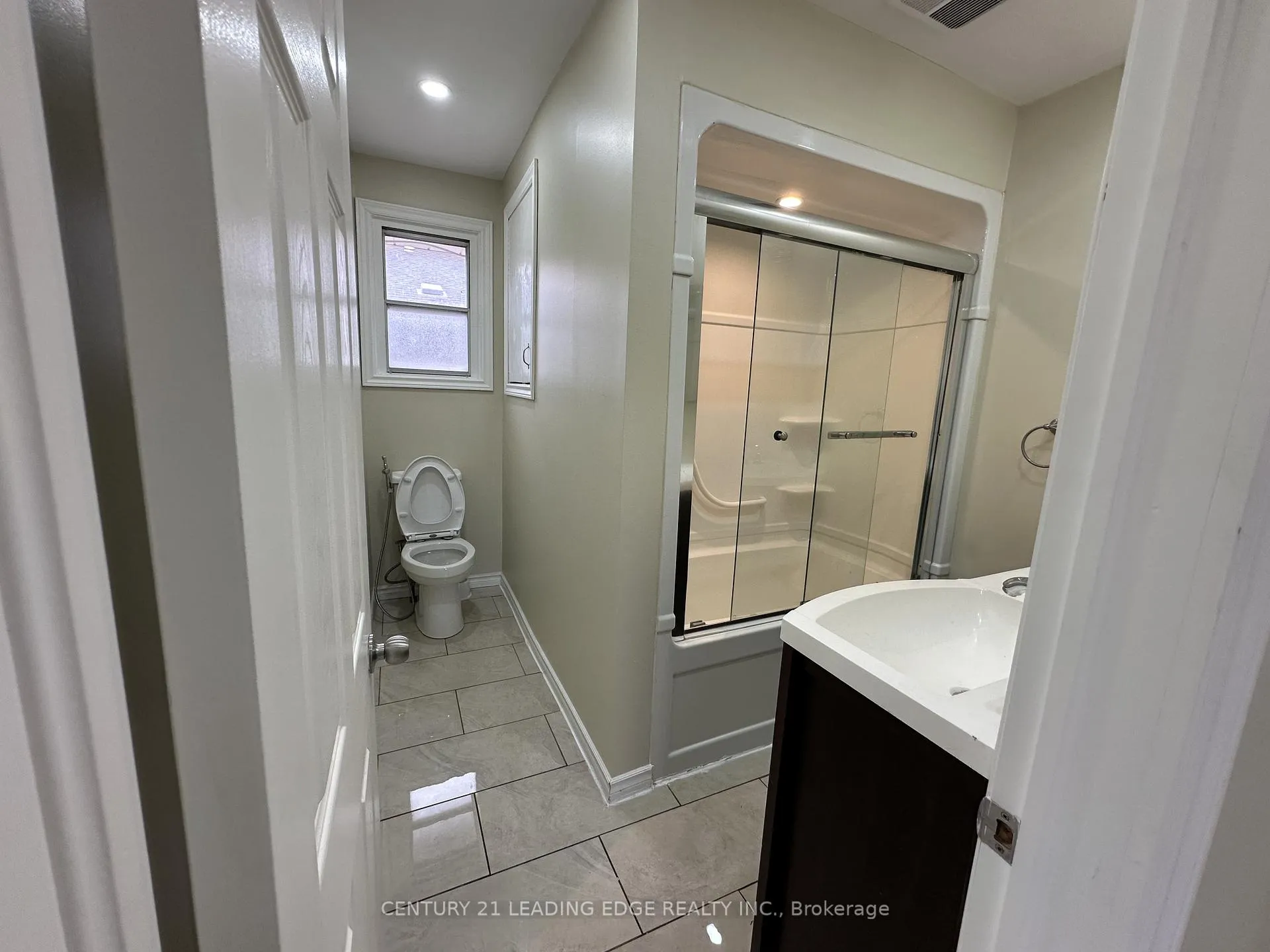 Photo 12 of Unit Upper, 360 Guelph Street, Oshawa, Donevan — HOMEH