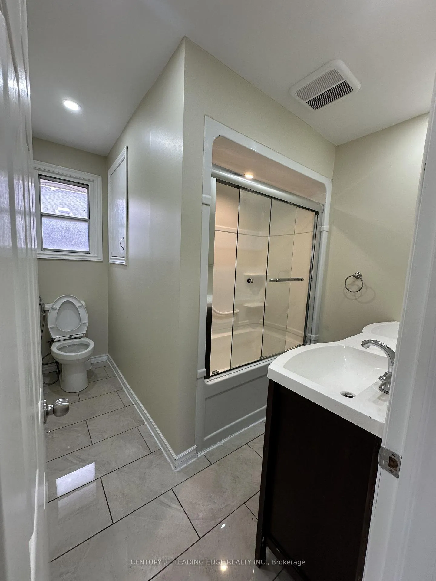 Photo 13 of Unit Upper, 360 Guelph Street, Oshawa, Donevan — HOMEH