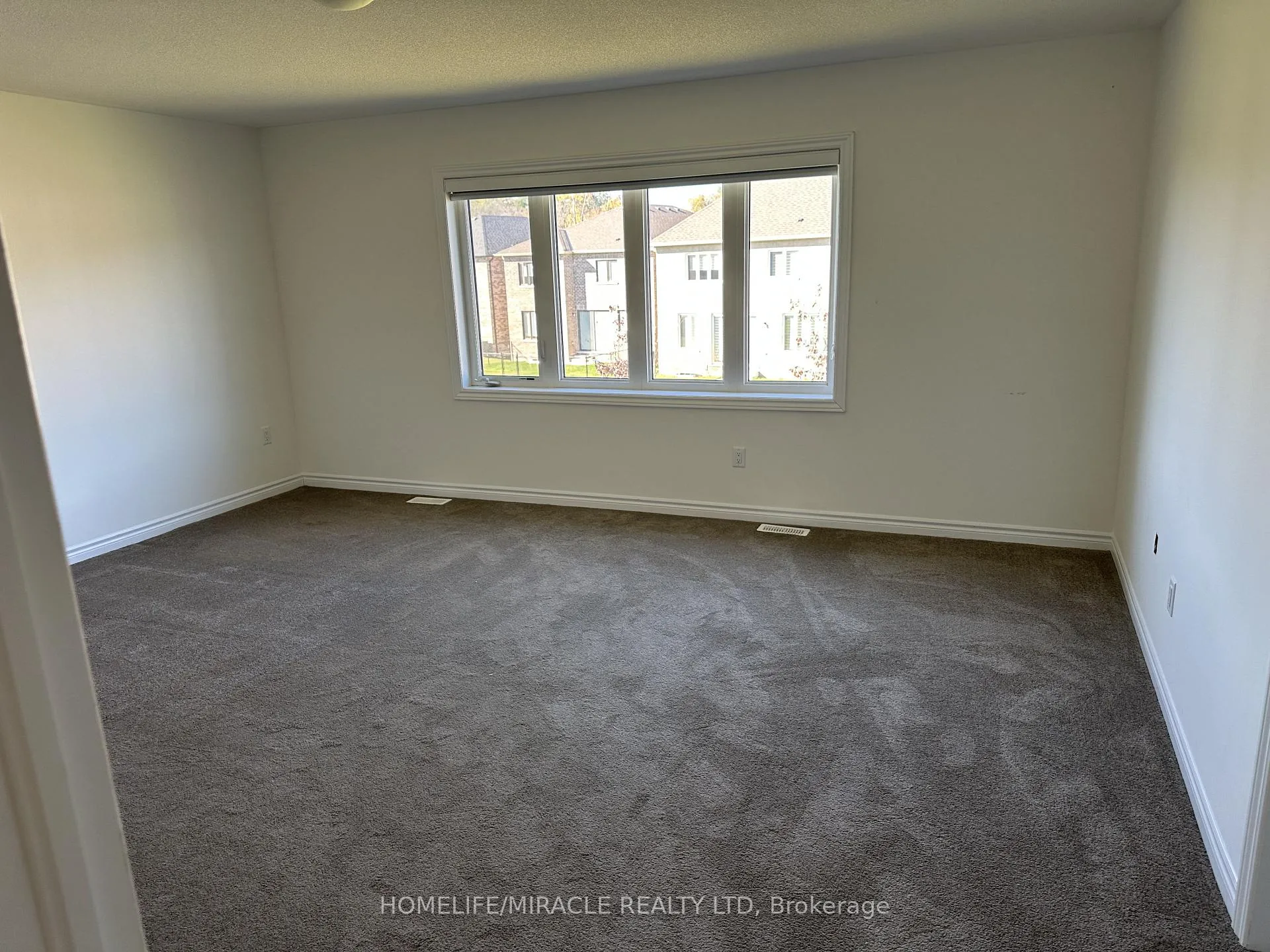 Photo 8 of 49 Nicort Road, Wasaga Beach — HOMEH